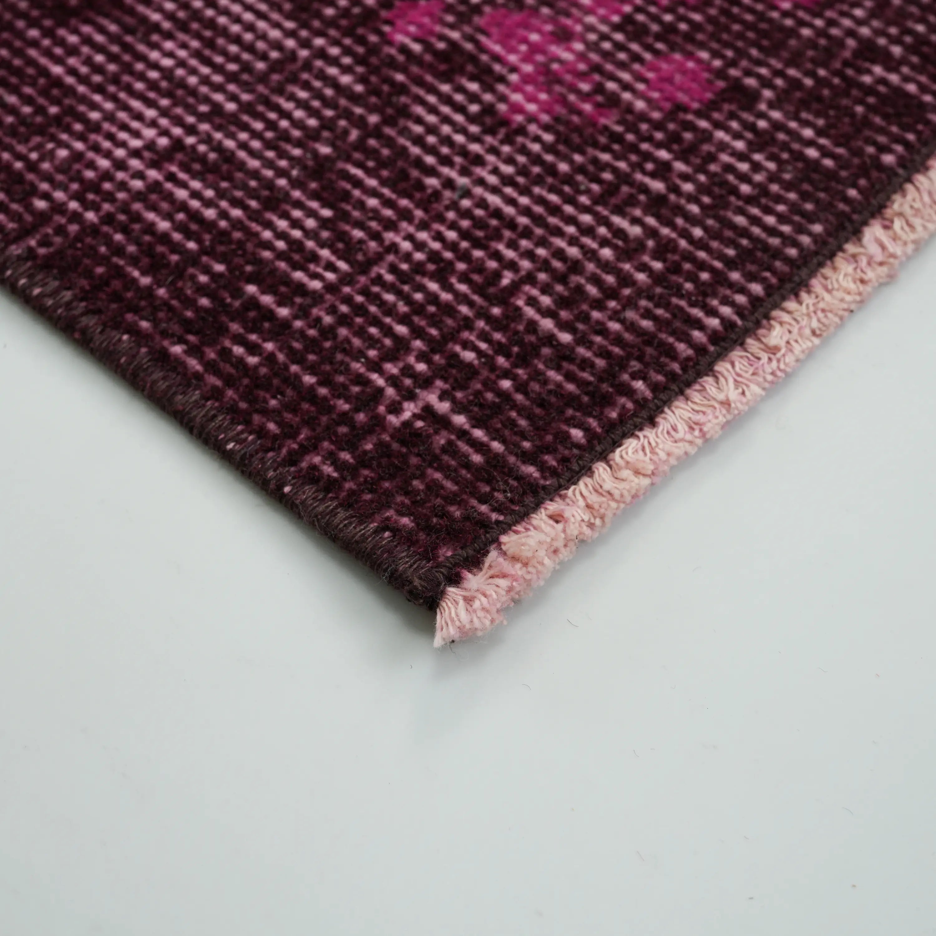 El Dokuma Vintage Desenli Pembe Yün Halı