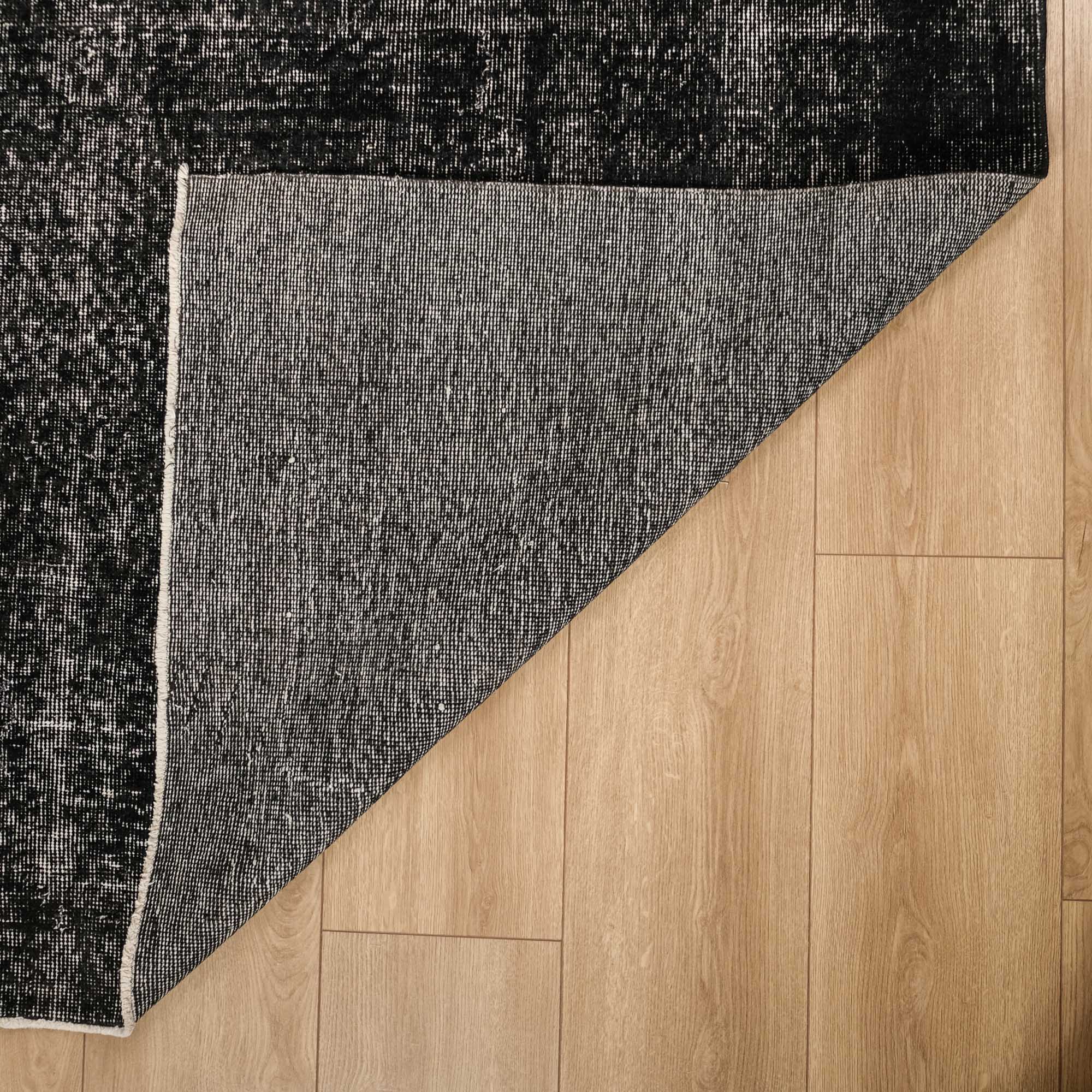 El Dokuma Vintage Desenli Siyah Yün Halı