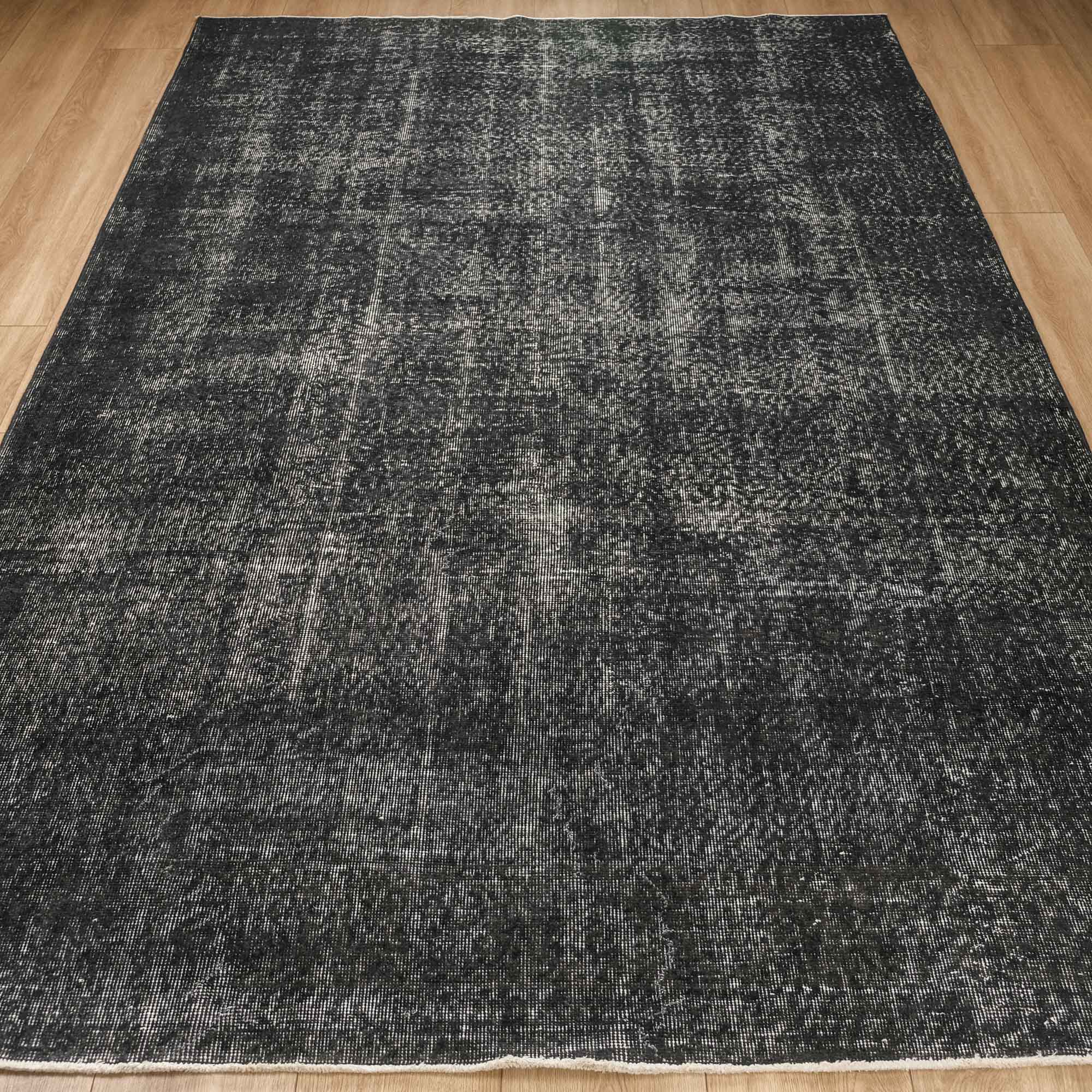 El Dokuma Vintage Desenli Siyah Yün Halı