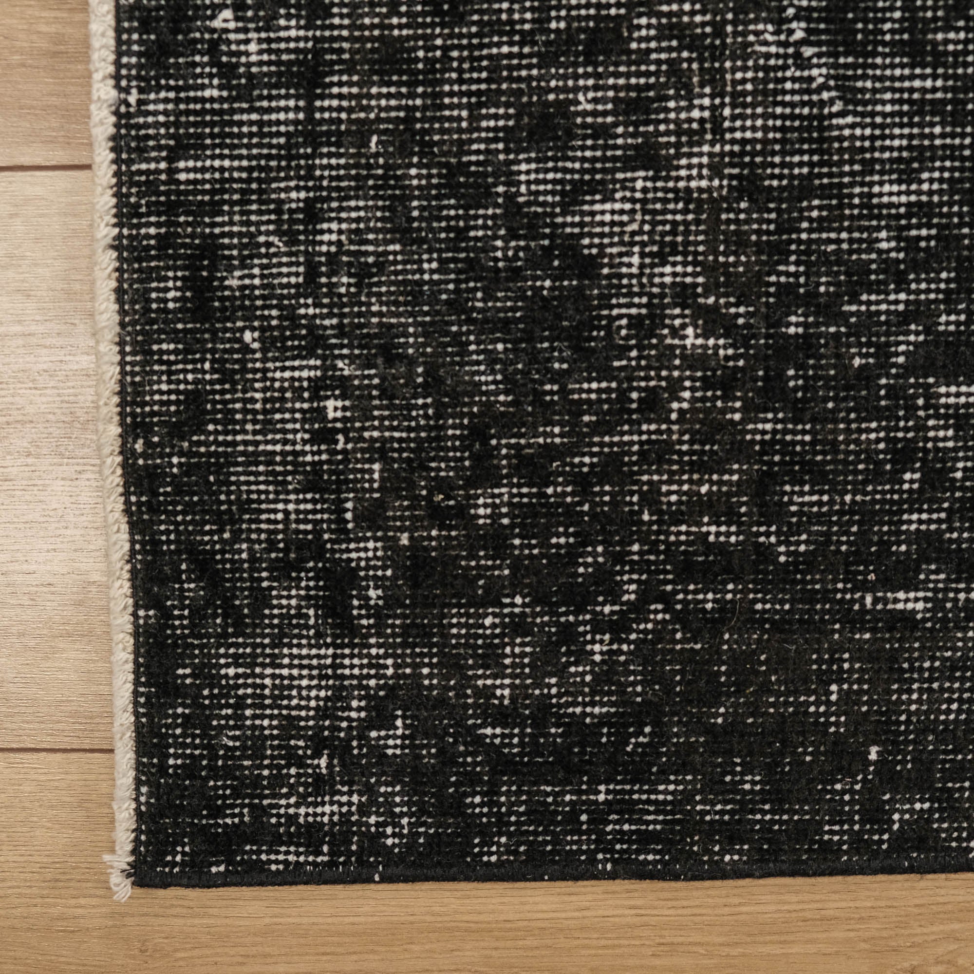 El Dokuma Vintage Desenli Siyah Yün Halı