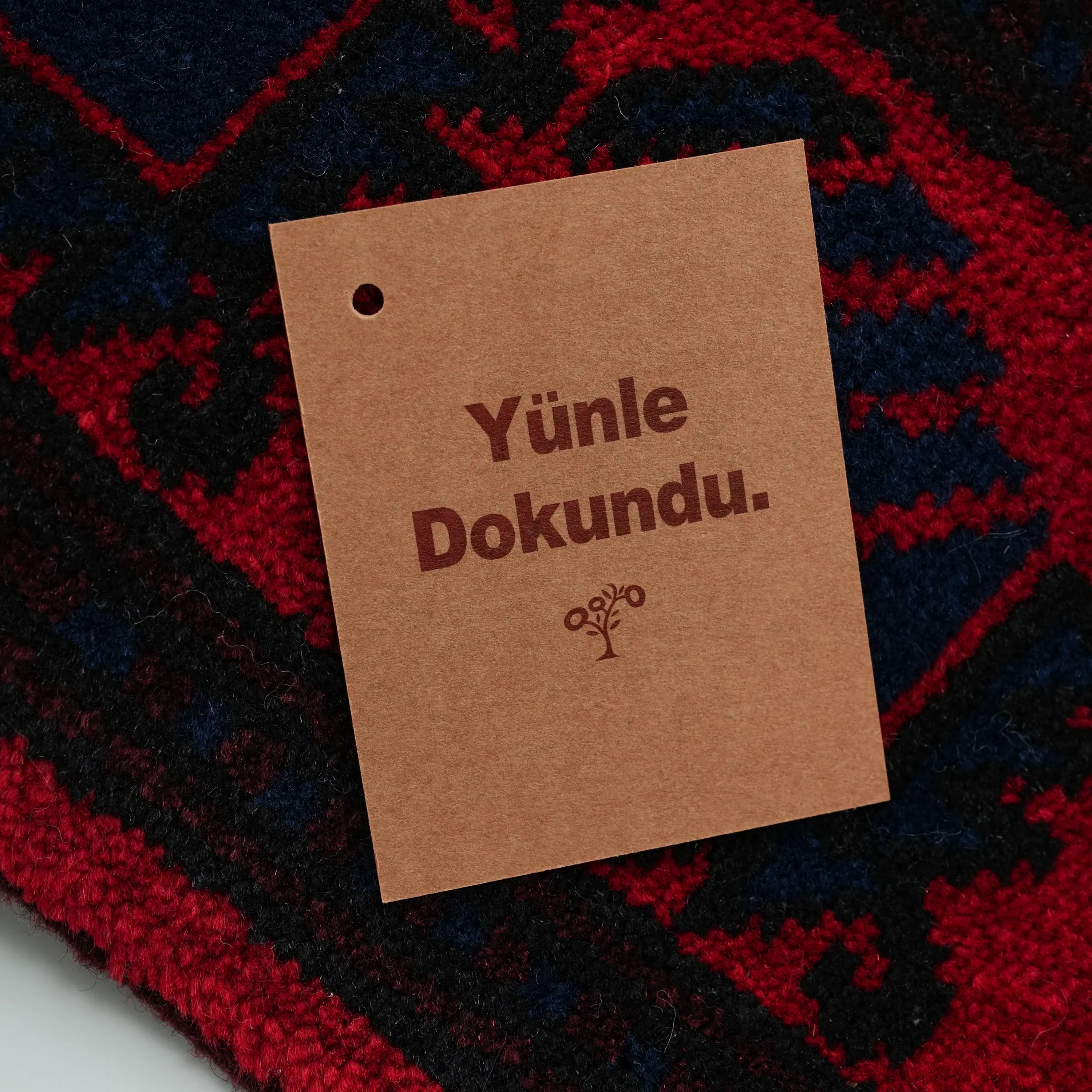 El Dokuma Yağcıbedir Desenli Lacivert Yün Etnik Halı