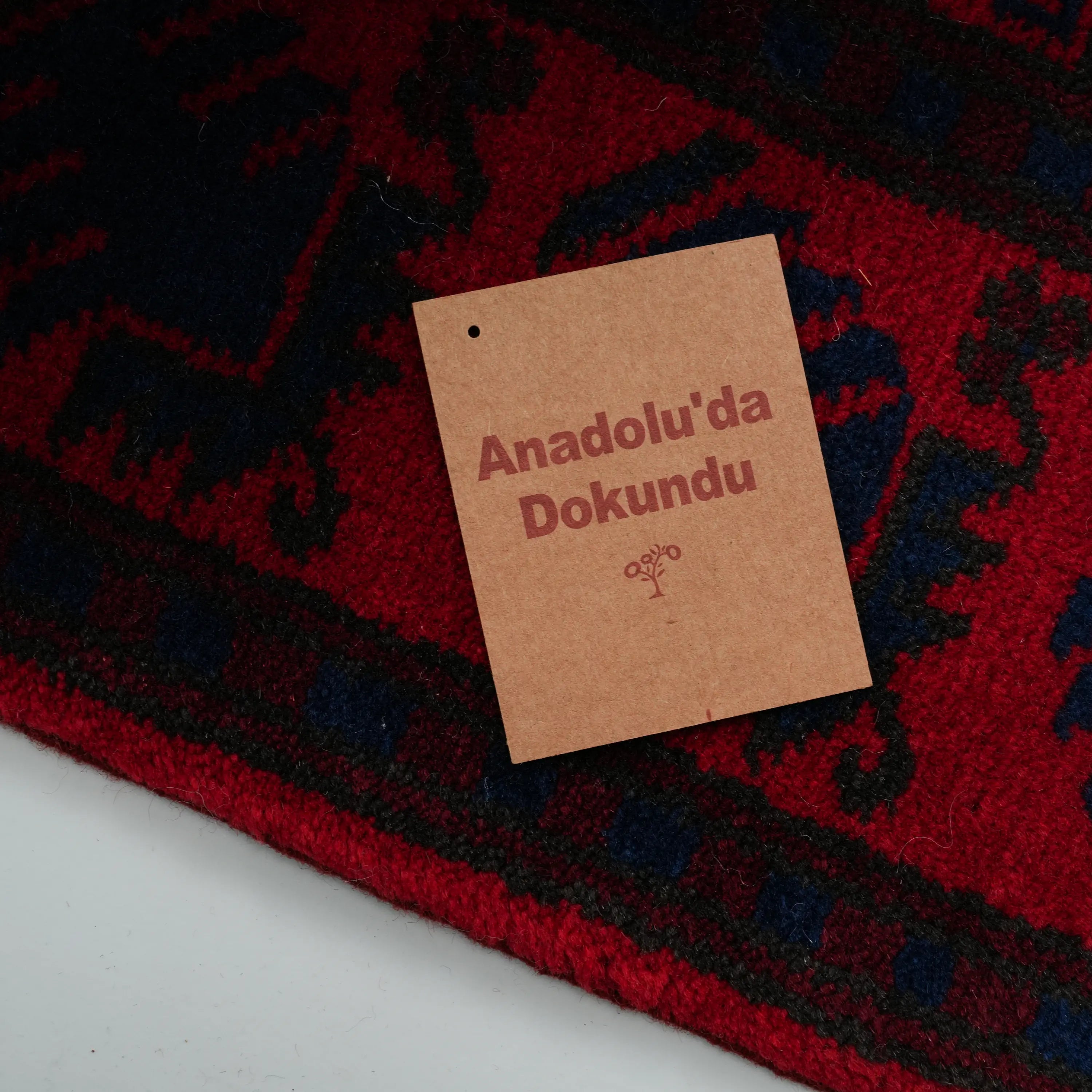 El Dokuma Yağcıbedir Desenli Lacivert Yün Halı