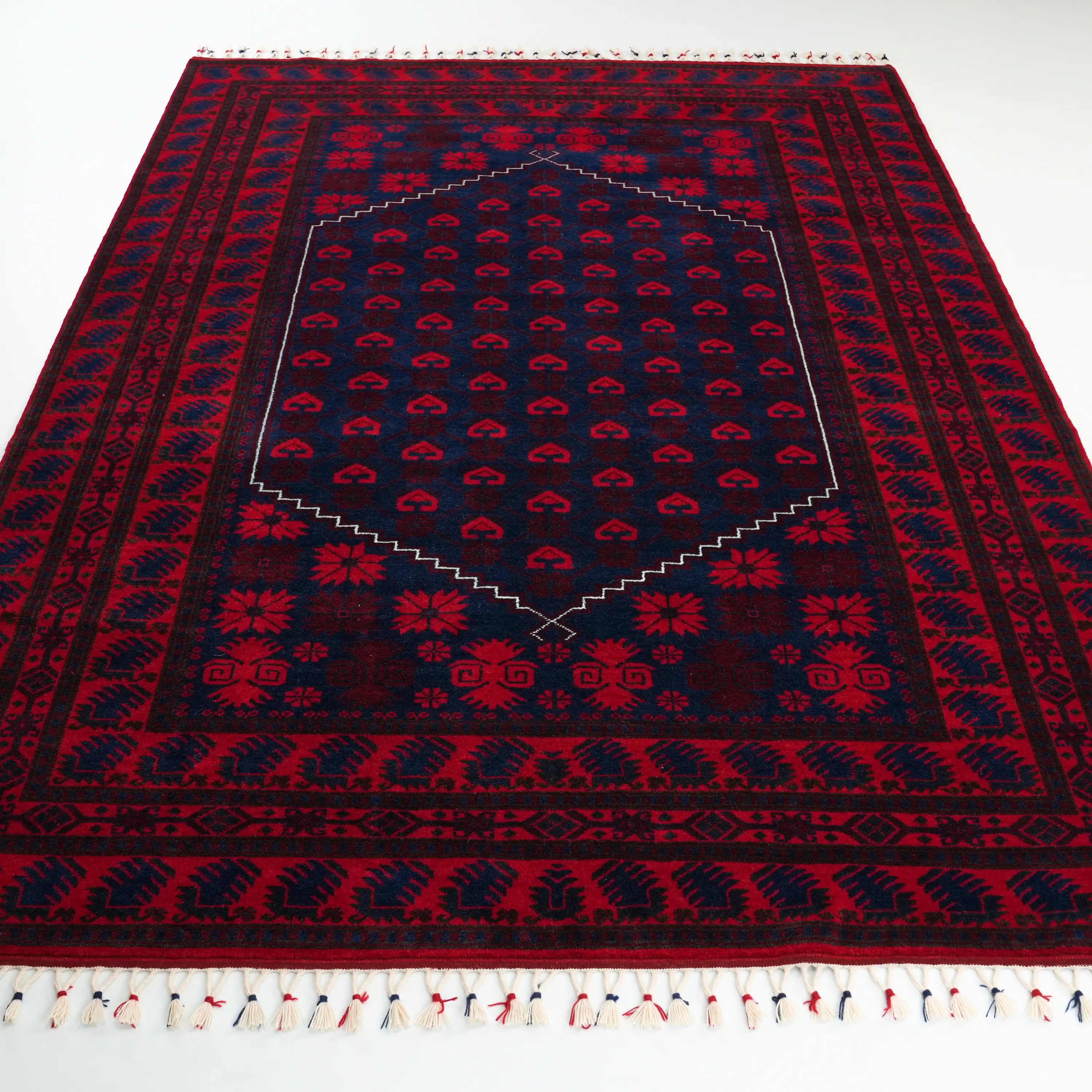 El Dokuma Yağcıbedir Desenli Lacivert Yün Halı