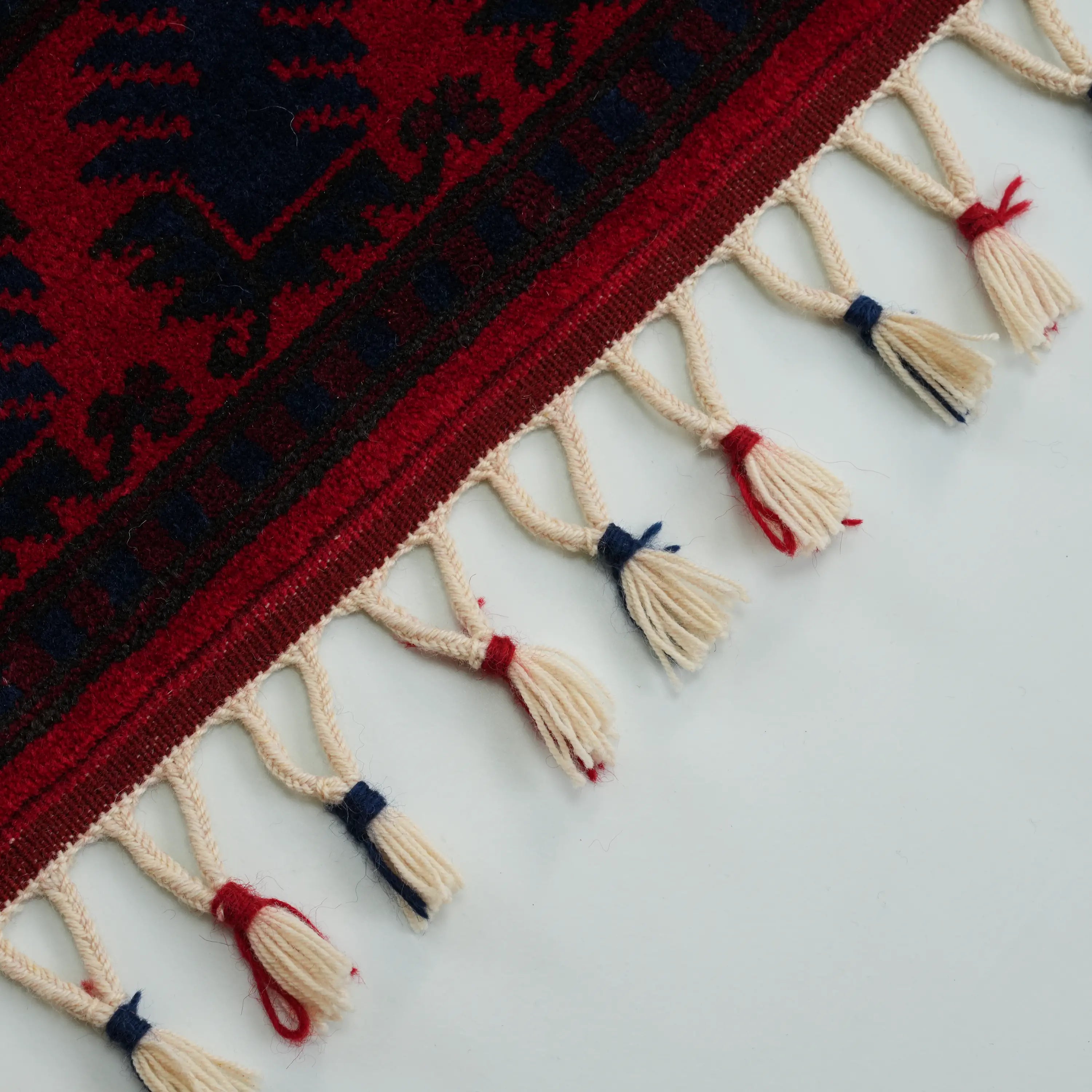 El Dokuma Yağcıbedir Desenli Lacivert Yün Halı