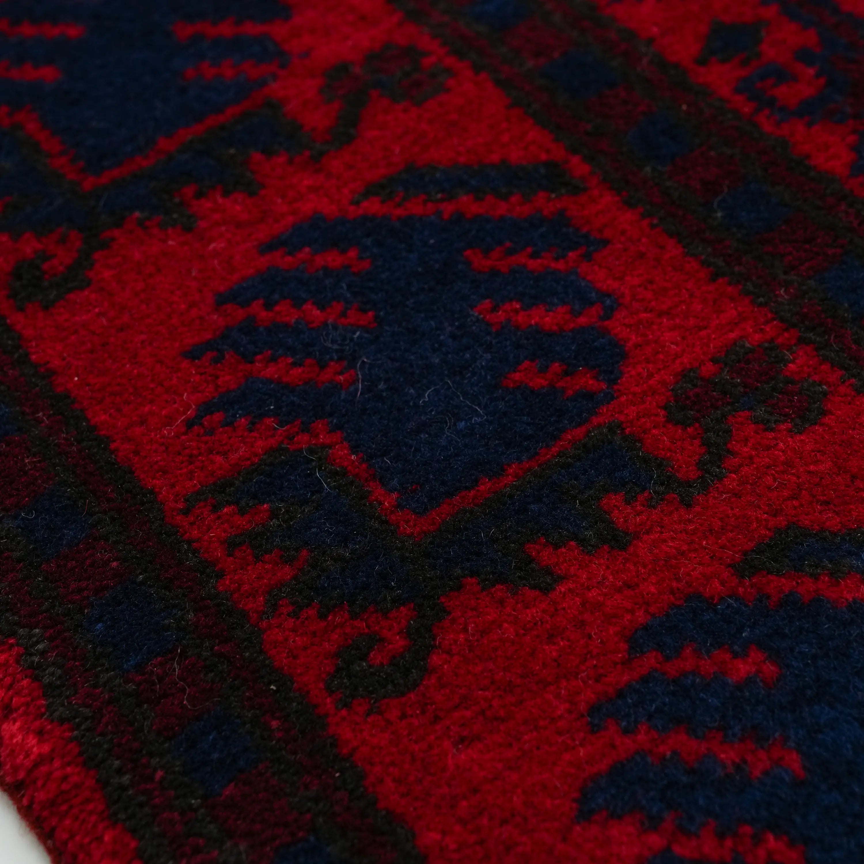 El Dokuma Yağcıbedir Desenli Lacivert Yün Halı