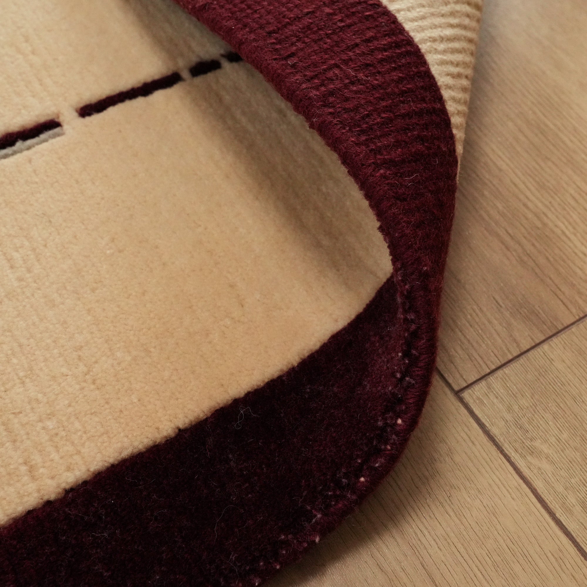 El Dokuma Yün Çerçeve Desenli Krem Halı