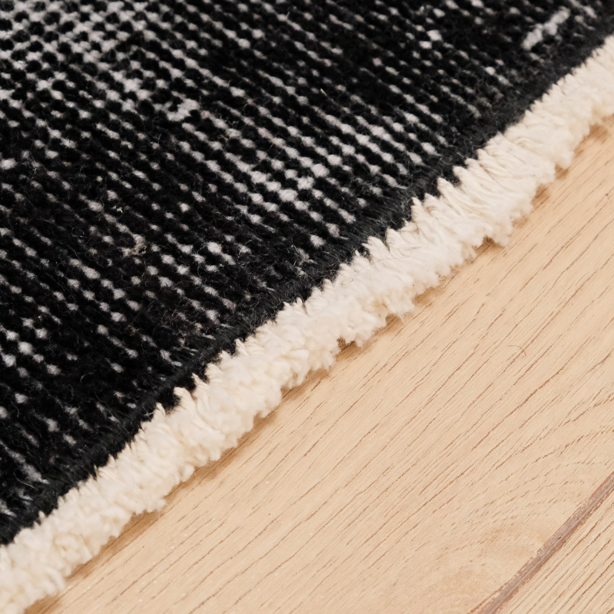 El Dokuma Yün Vintage Desenli Siyah Halı