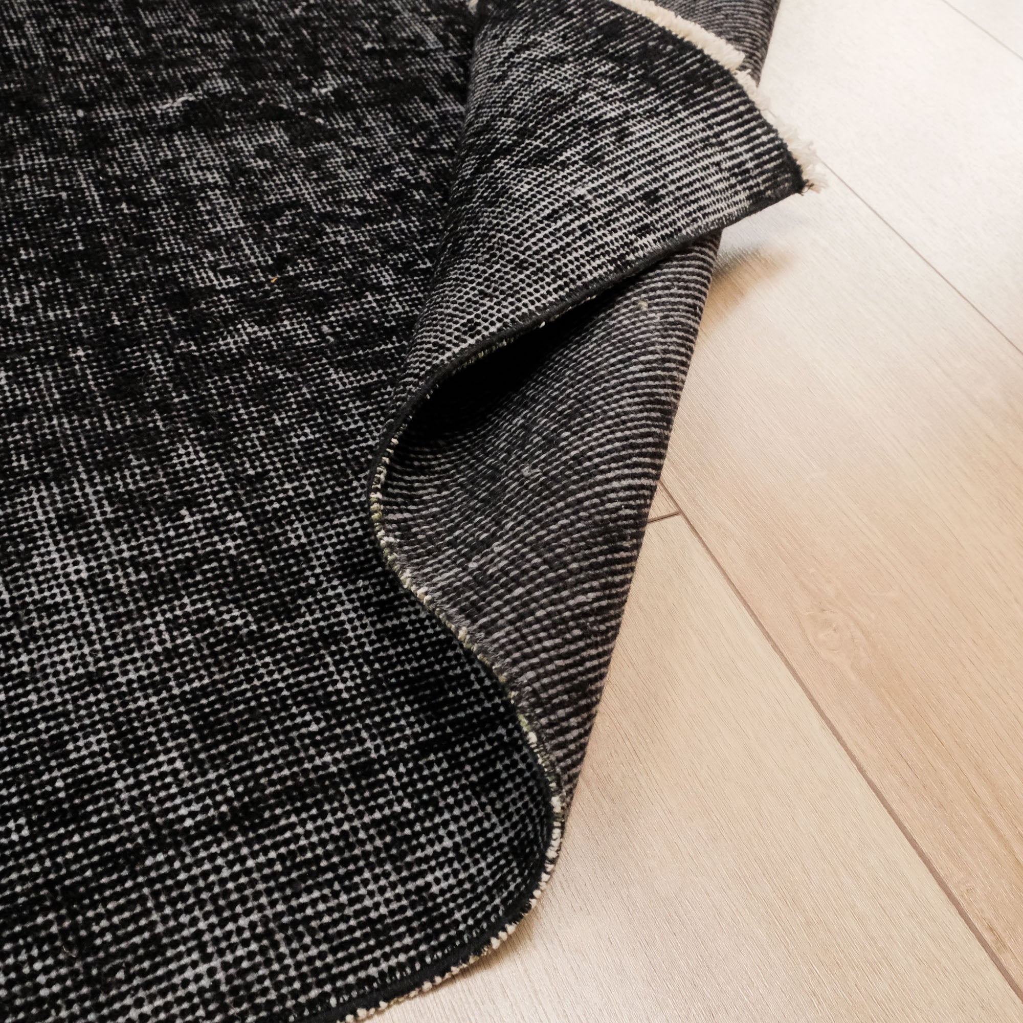 El Dokuma Yün Vintage Desenli Siyah Halı