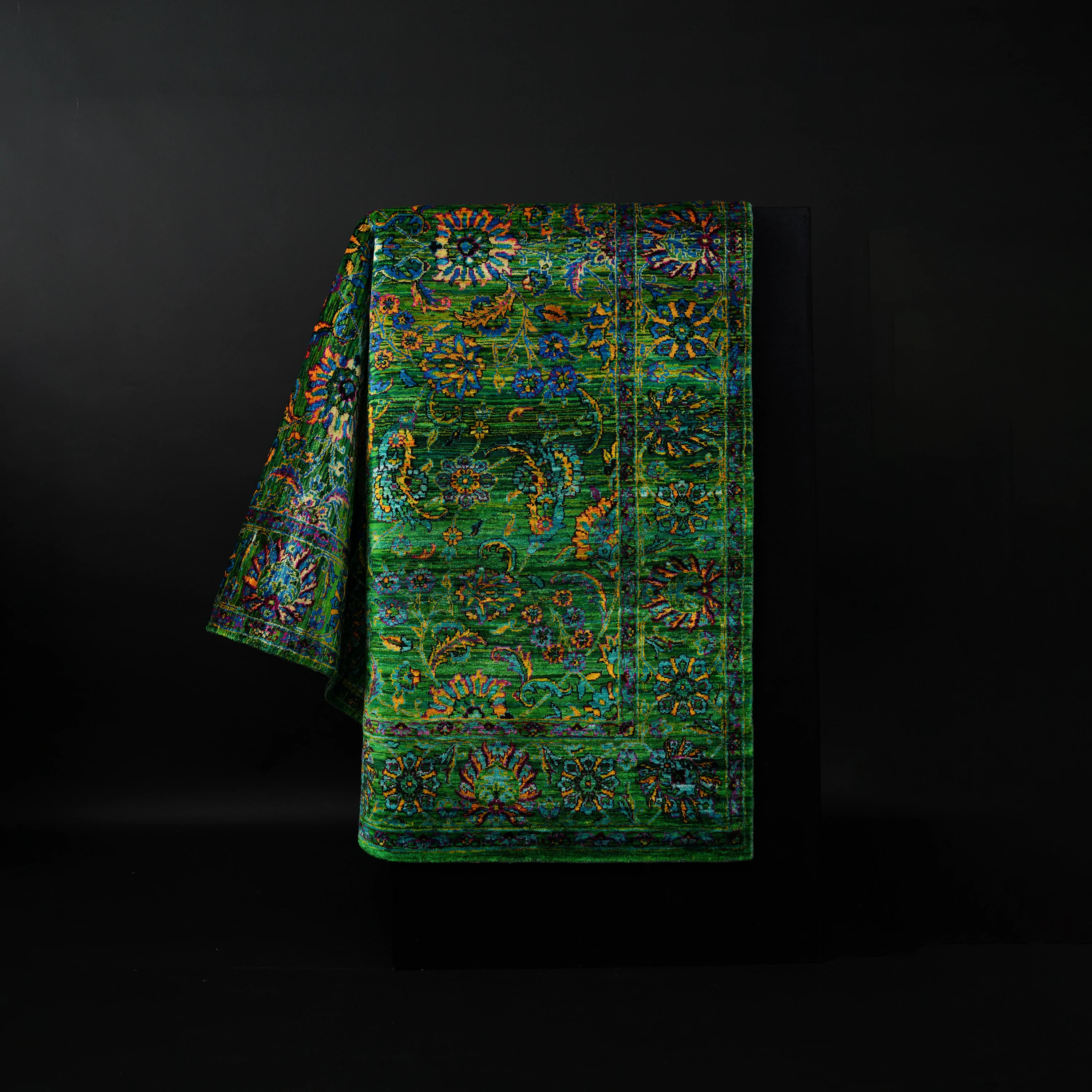 Elvan Series Handwoven Uşak Patterned Green Silk Rug