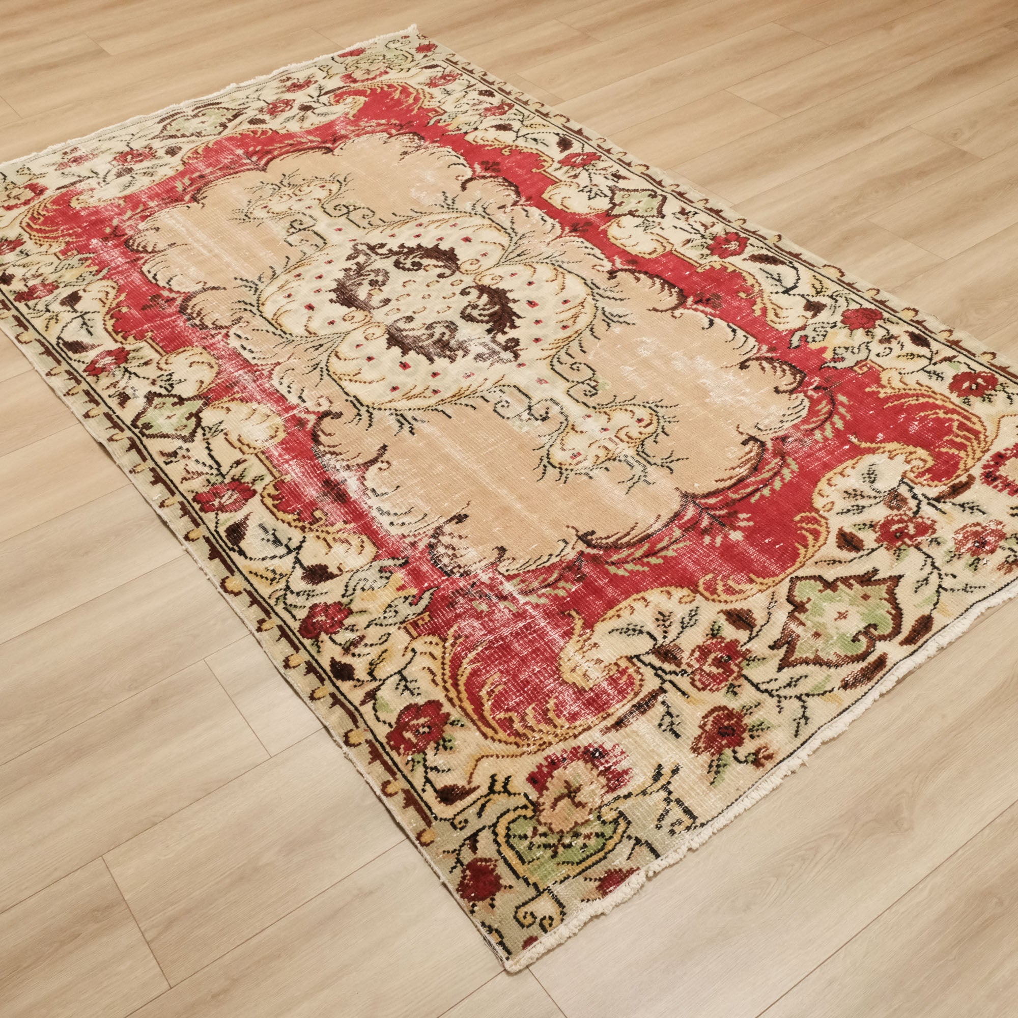 Etnik Desenli El Dokuma Kırmızı Vintage Halı