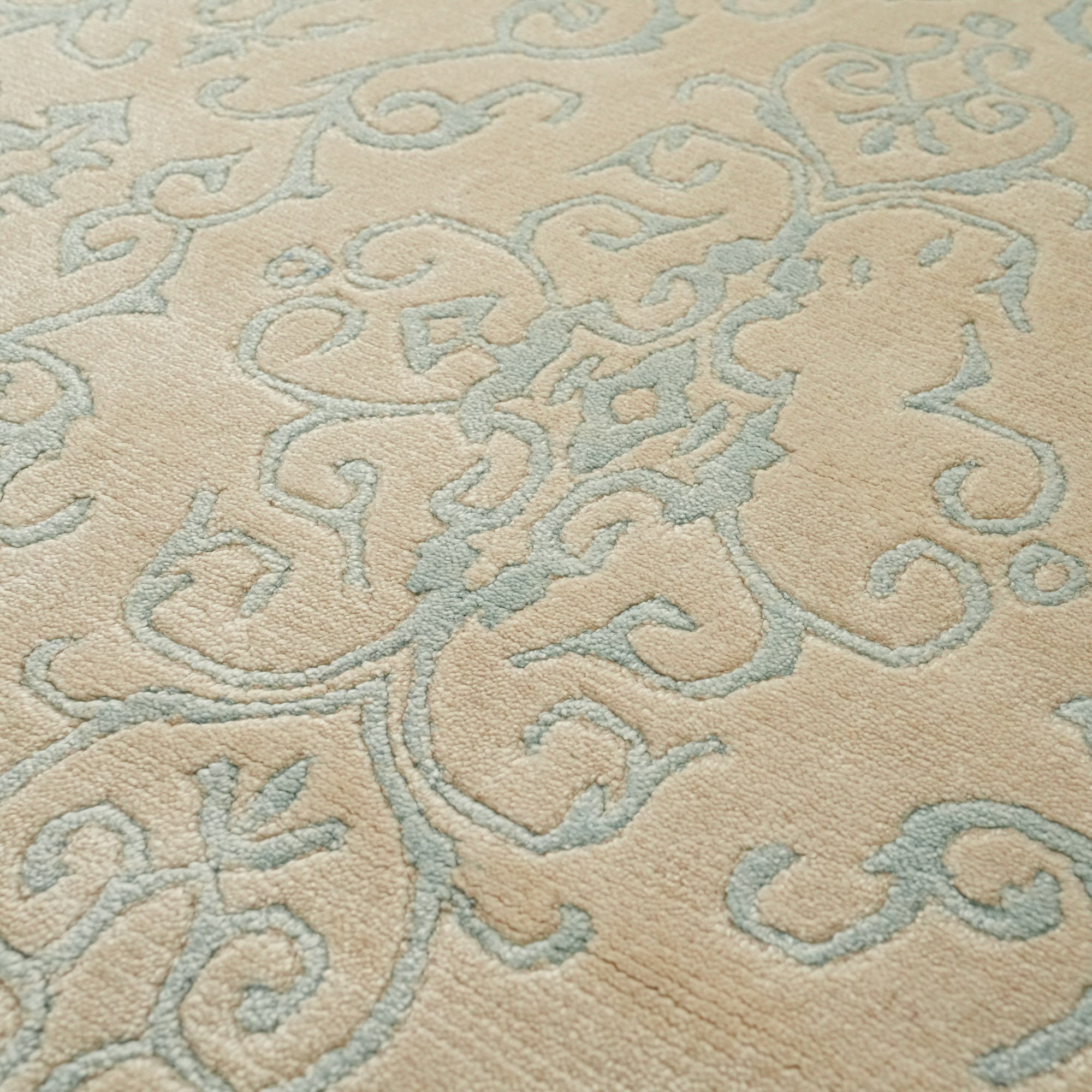Wrought Iron Series Vintage Design Hand Woven Carpet