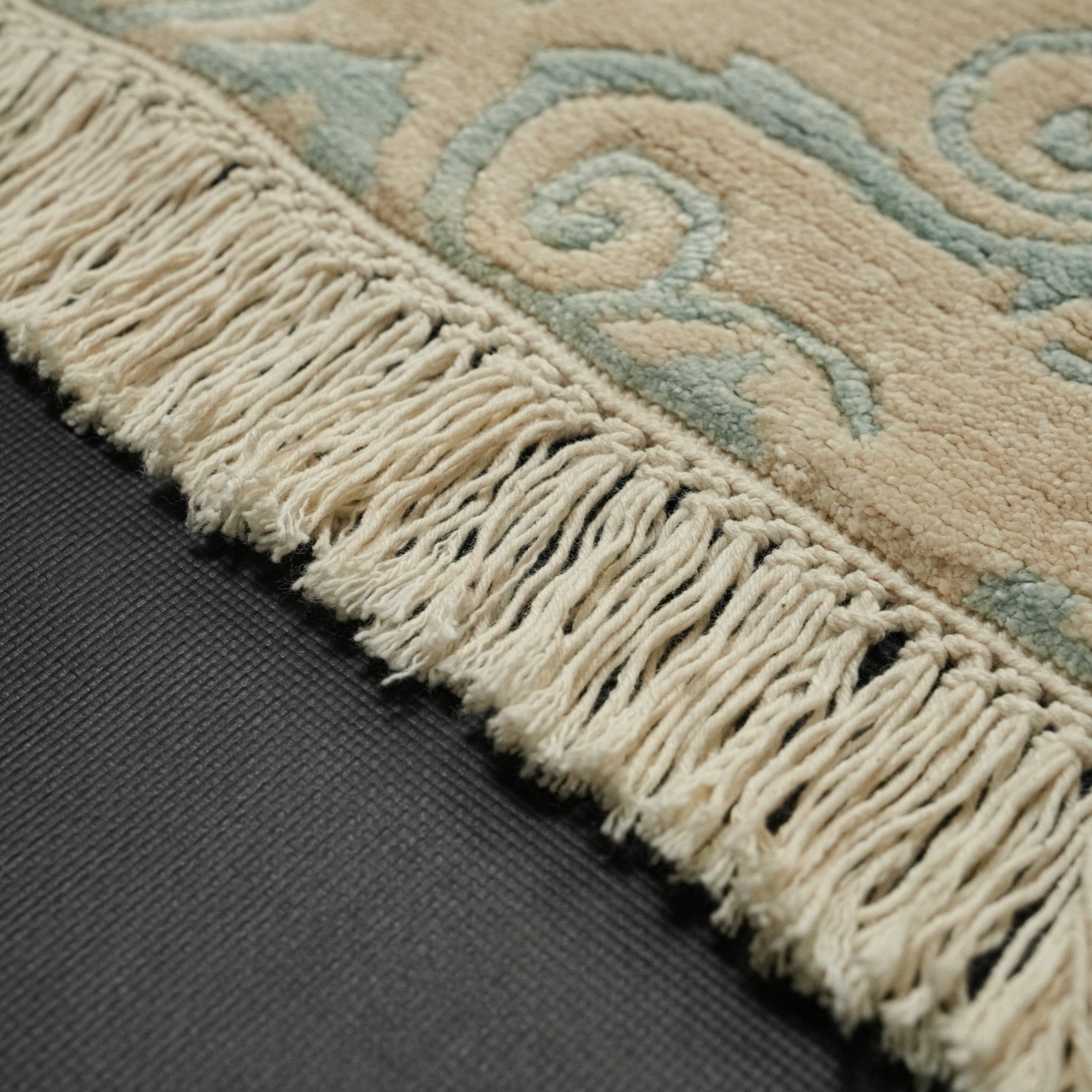 Wrought Iron Series Vintage Design Hand Woven Carpet