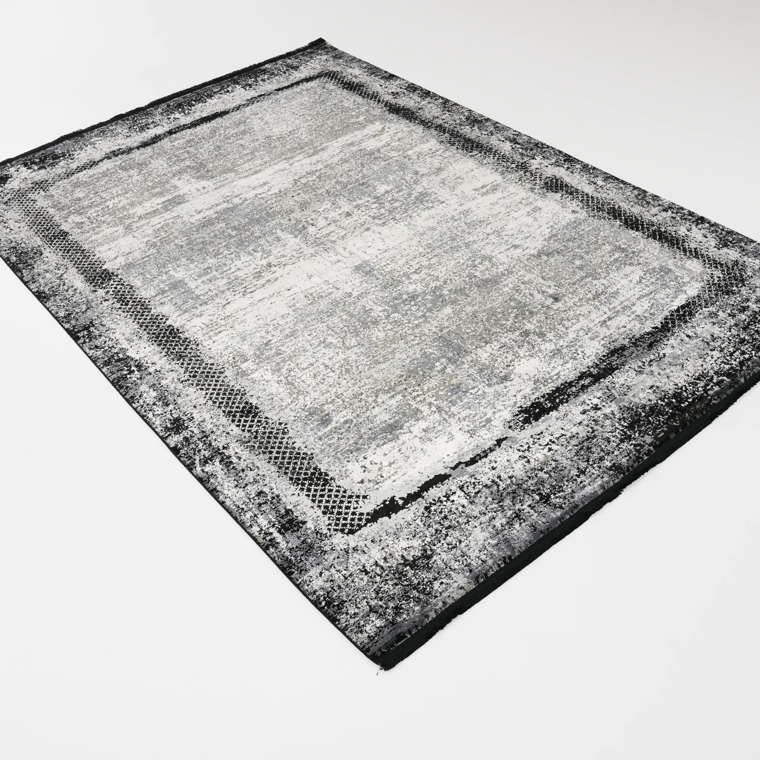 Lapis Serisi Makine Dokuma Çerçeve Desenli Siyah Halı