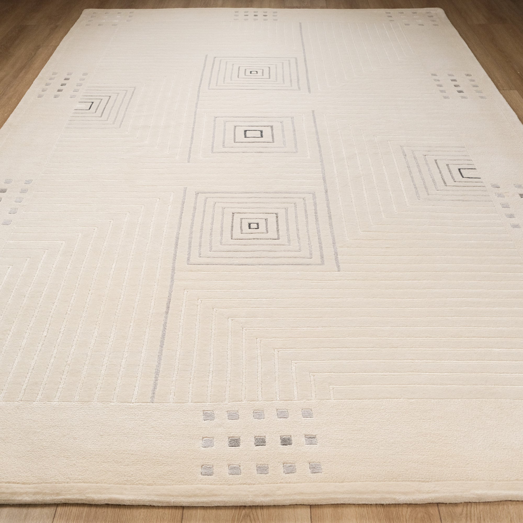 Geometrik Desenli El Dokuma Halı