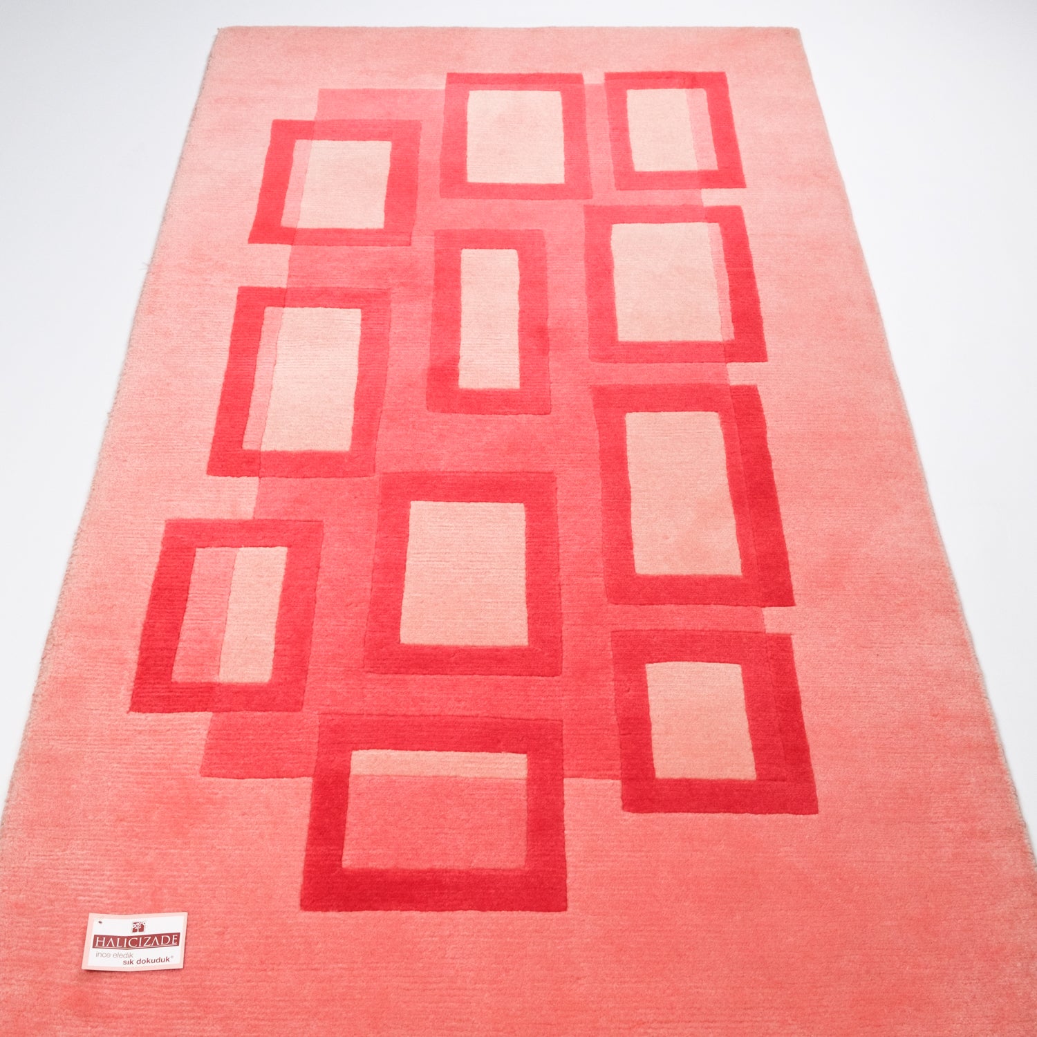 Geometrik Desenli El Dokuma Halı