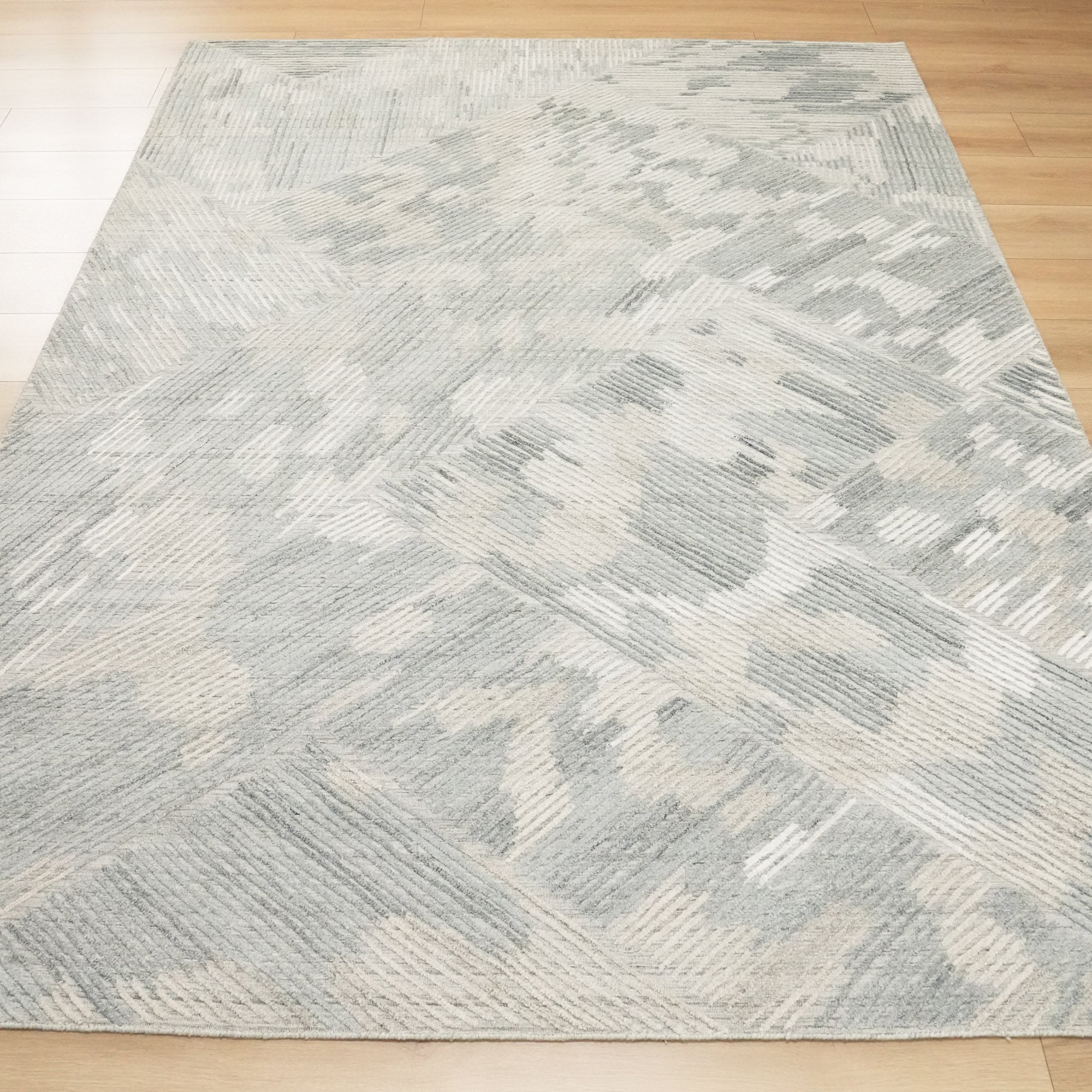 El Dokuma Geometrik Desenli Gri Halı