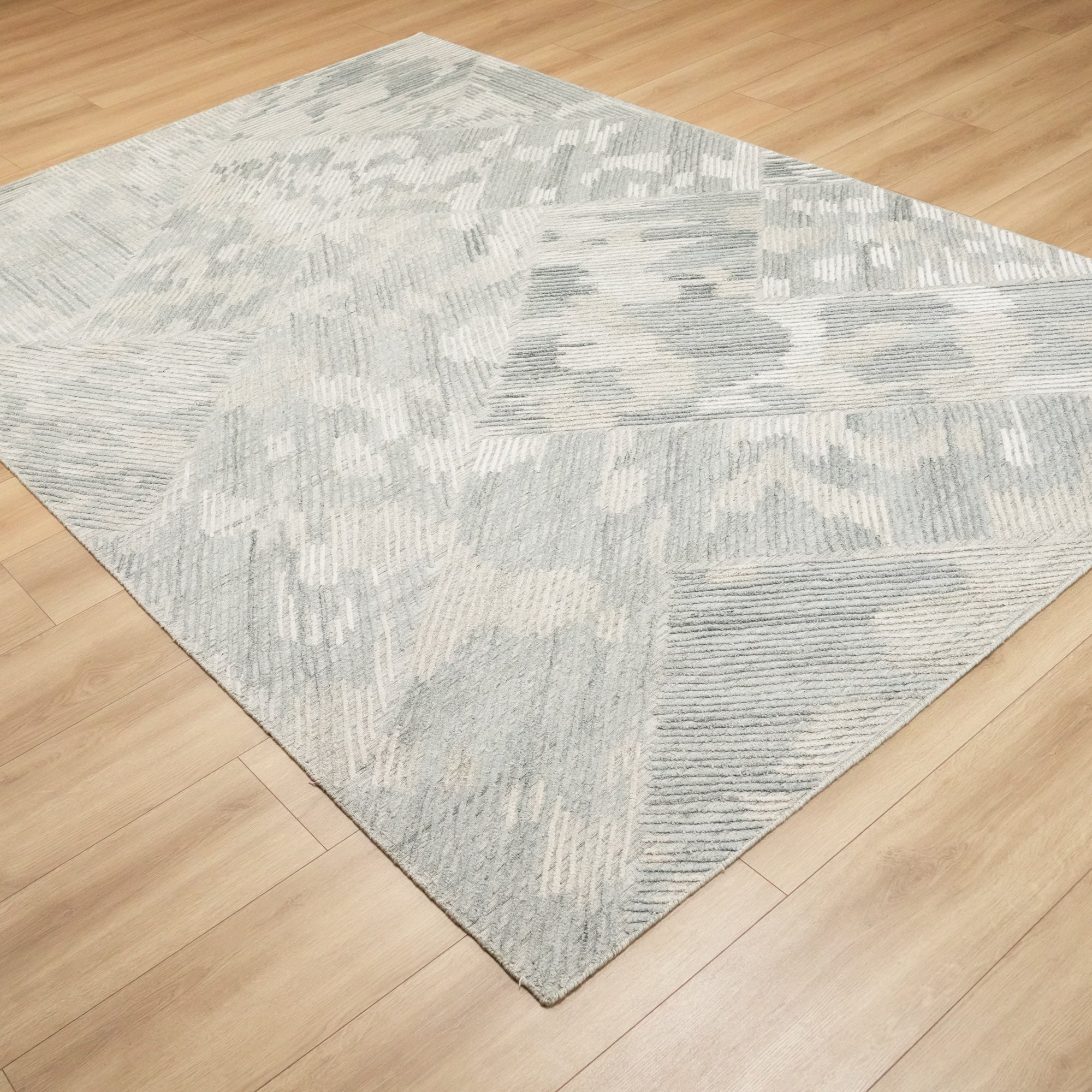 El Dokuma Geometrik Desenli Gri Halı