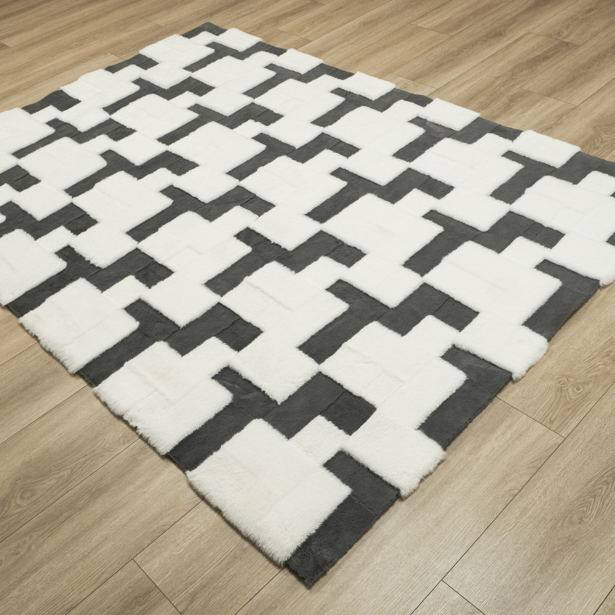 Geometrik Desenli Peluş Post Halı