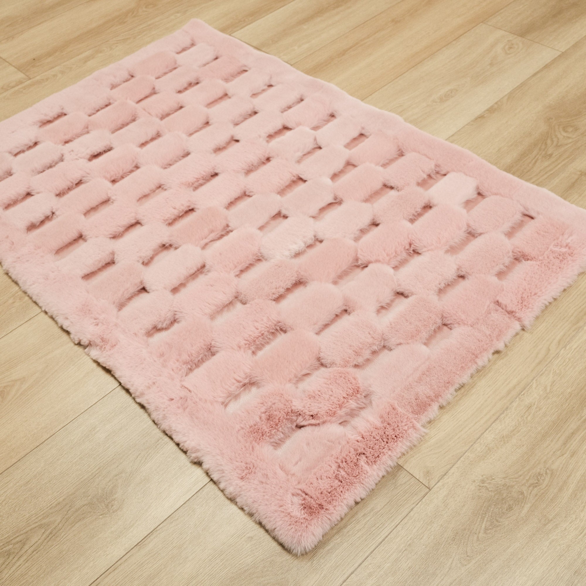 Geometrik Desenli Halı