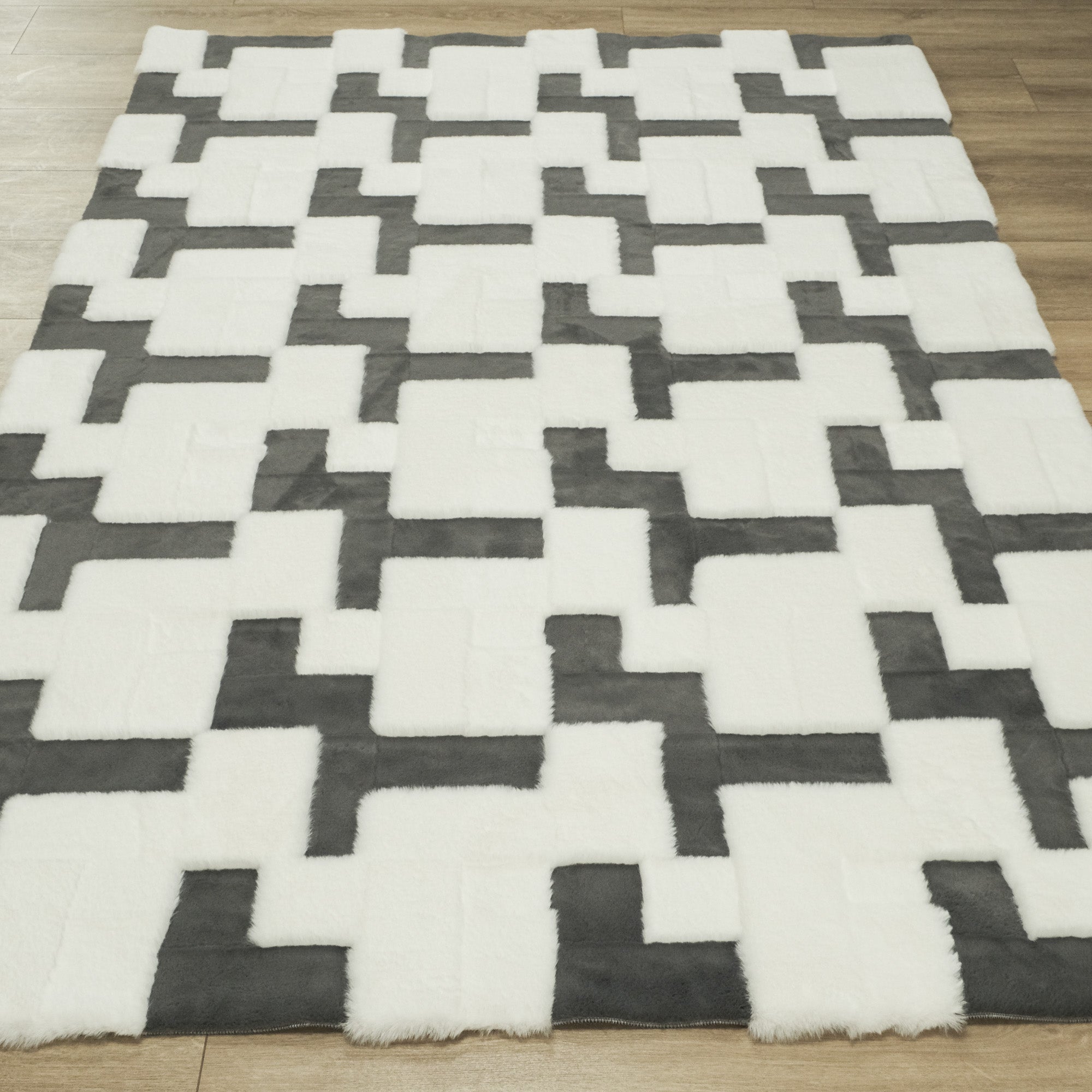 Geometrik Desenli Peluş Post Halı