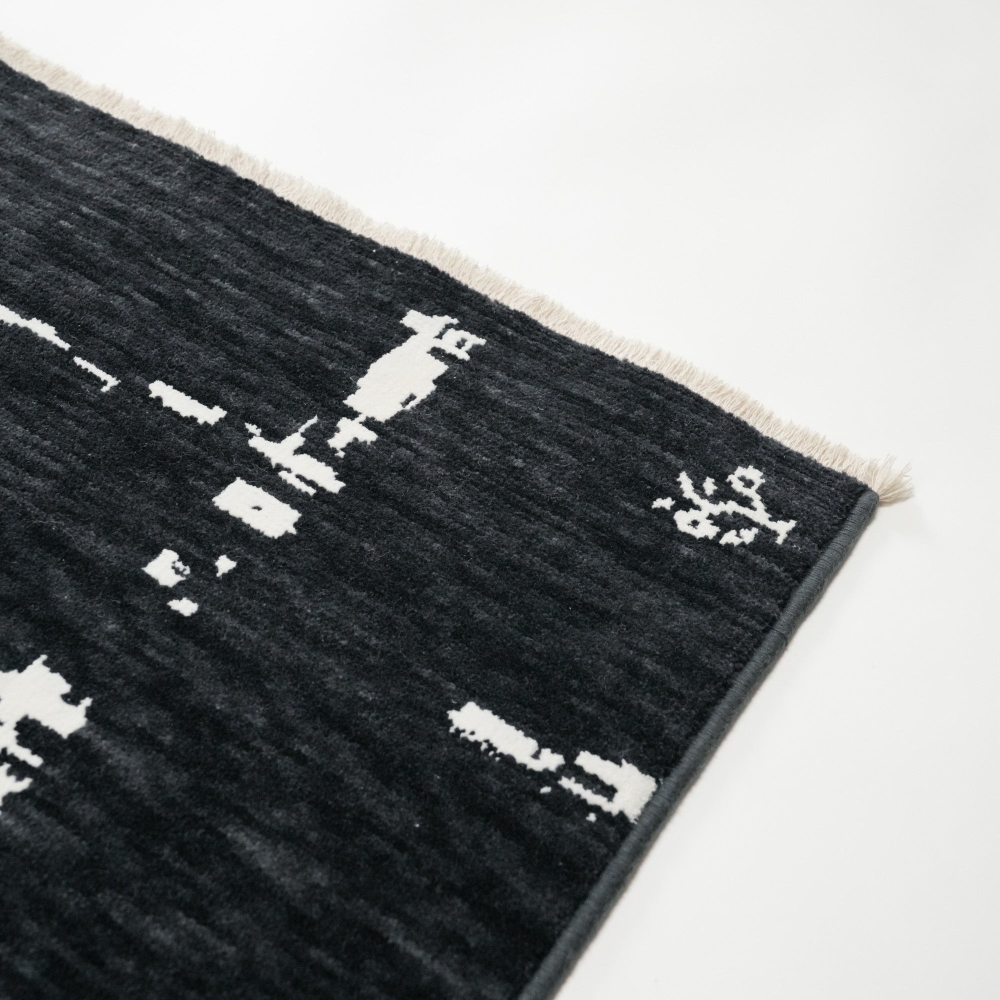 Tempus Serisi Geometrik Desenli Siyah Yün-Pamuk Tezgah Dokuma Halı