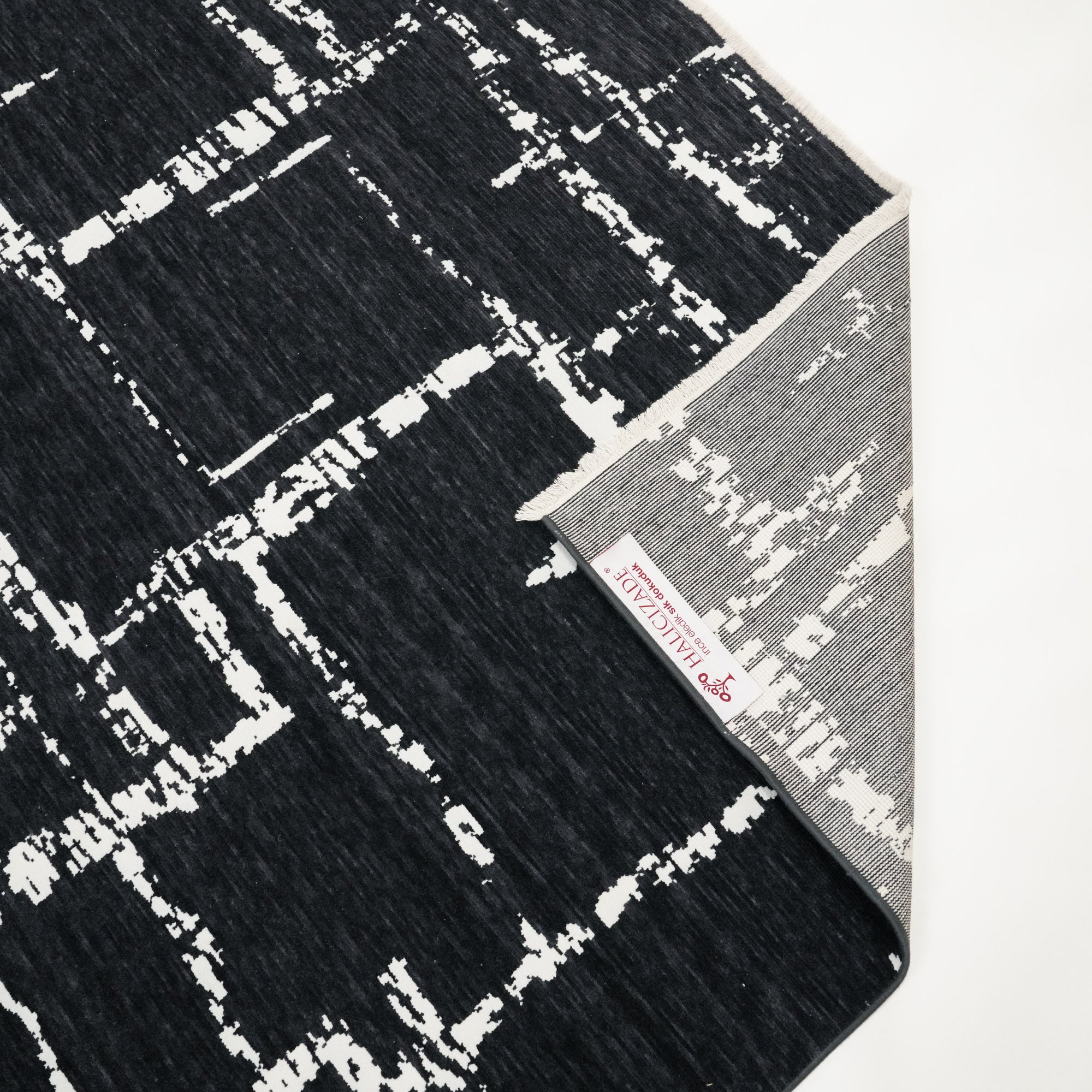 Tempus Serisi Geometrik Desenli Siyah Yün-Pamuk Tezgah Dokuma Halı
