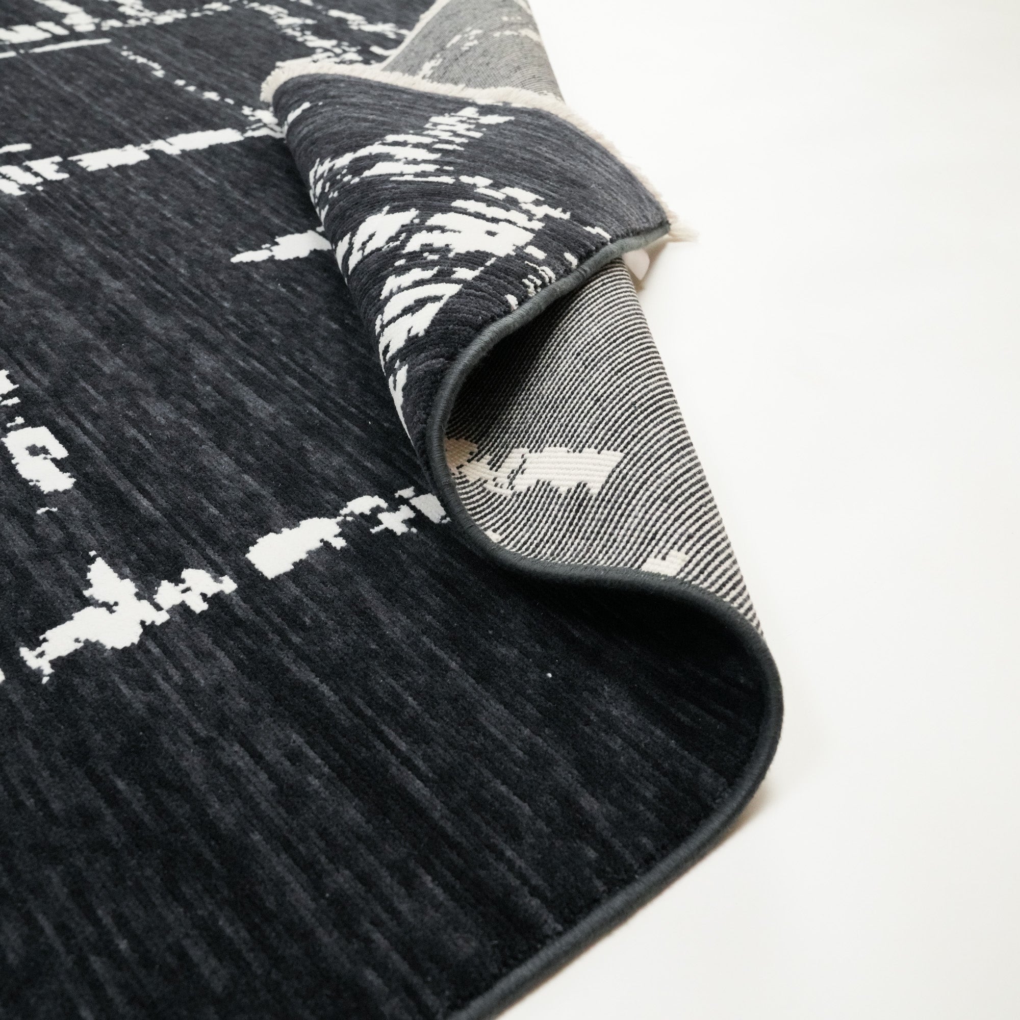 Tempus Serisi Geometrik Desenli Siyah Yün-Pamuk Tezgah Dokuma Halı