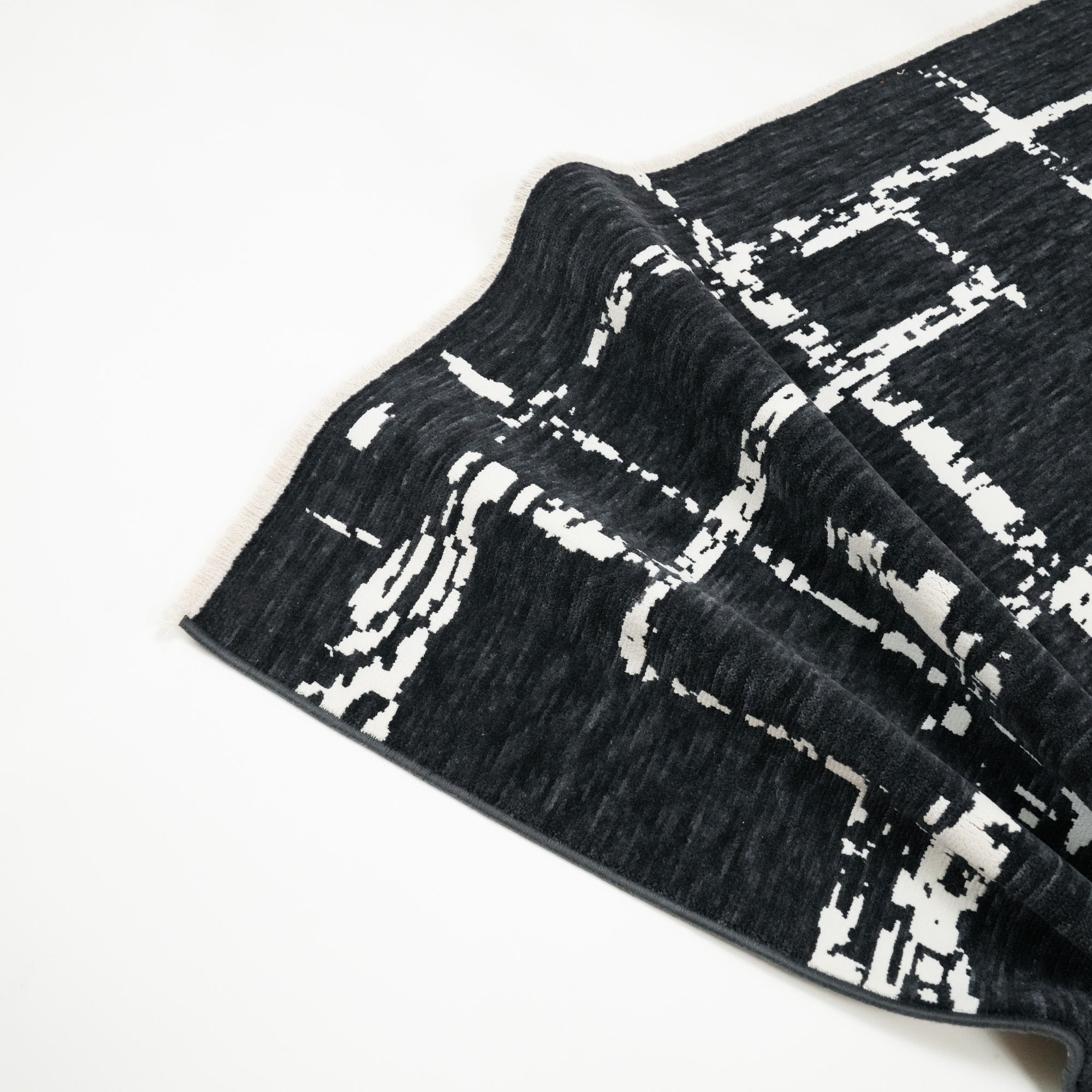 Tempus Serisi Geometrik Desenli Siyah Yün-Pamuk Tezgah Dokuma Halı