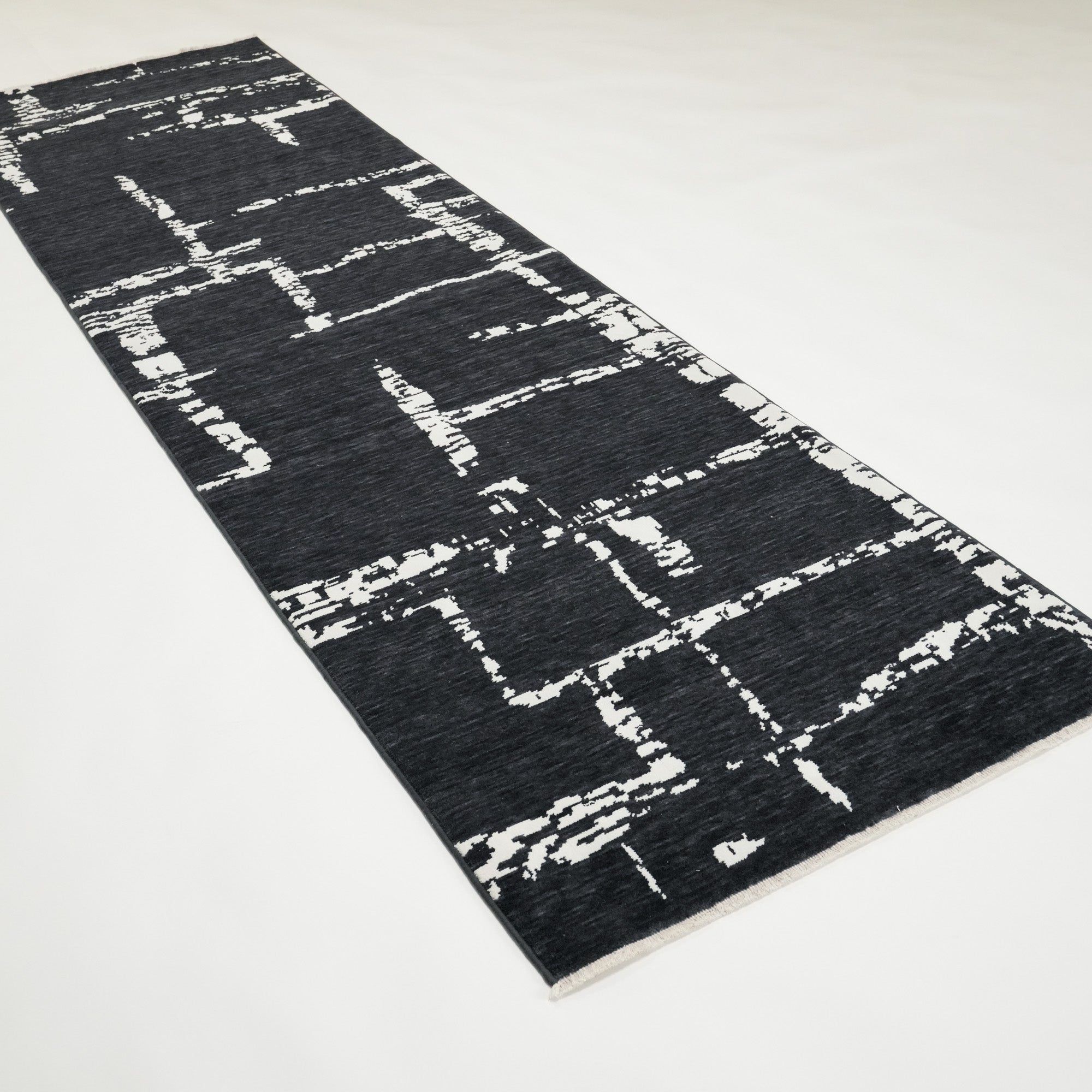 Tempus Serisi Geometrik Desenli Siyah Yün-Pamuk Tezgah Dokuma Halı