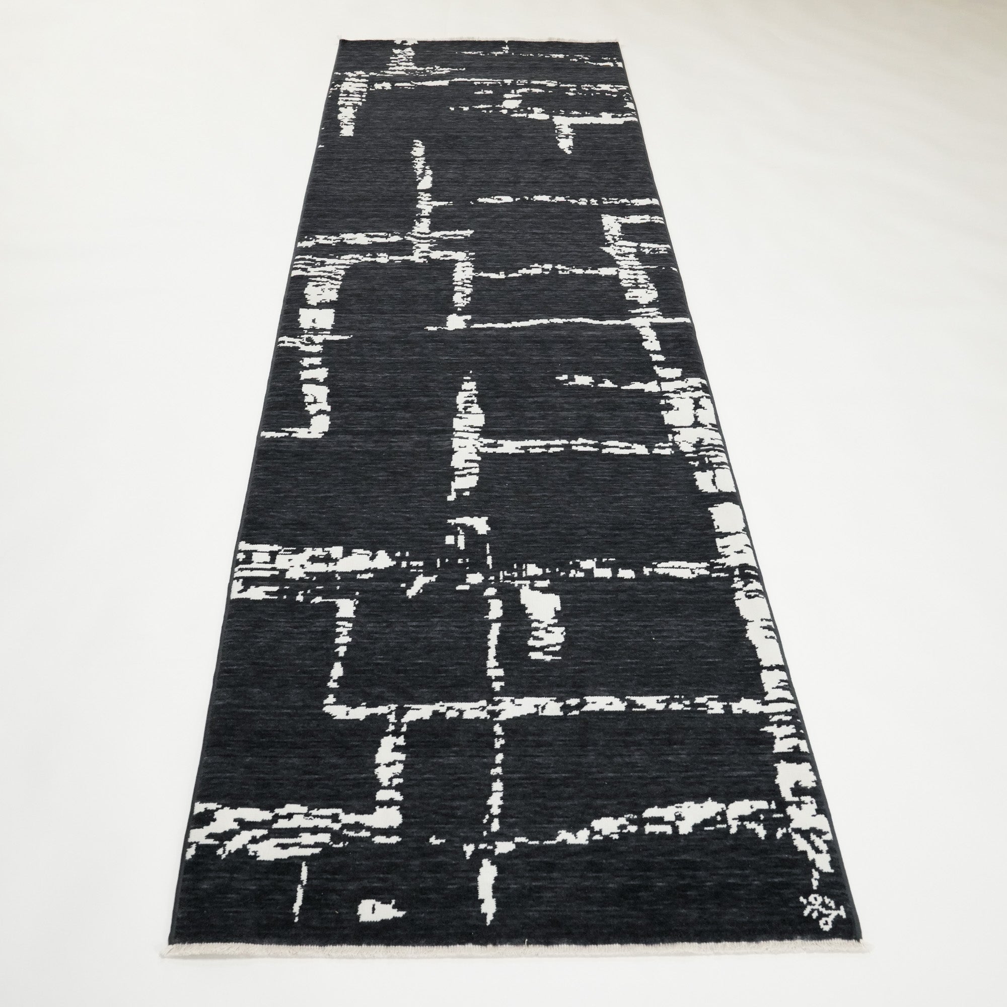 Tempus Serisi Geometrik Desenli Siyah Yün-Pamuk Tezgah Dokuma Halı