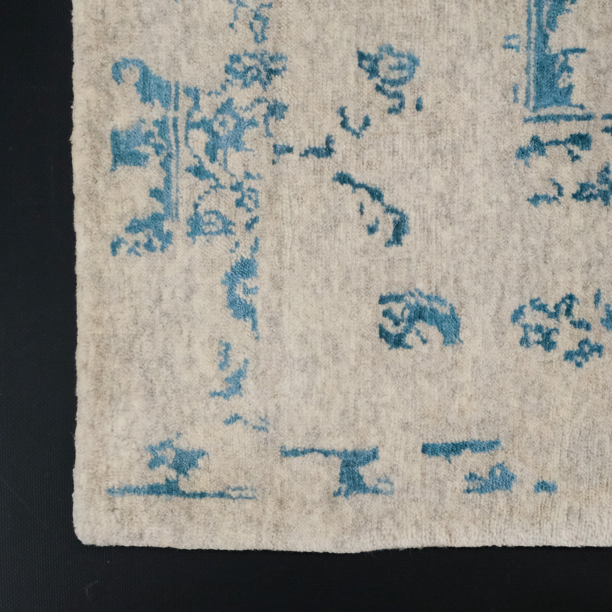 Glaze Series Silk Handwoven Vintage Patterned Blue Rug