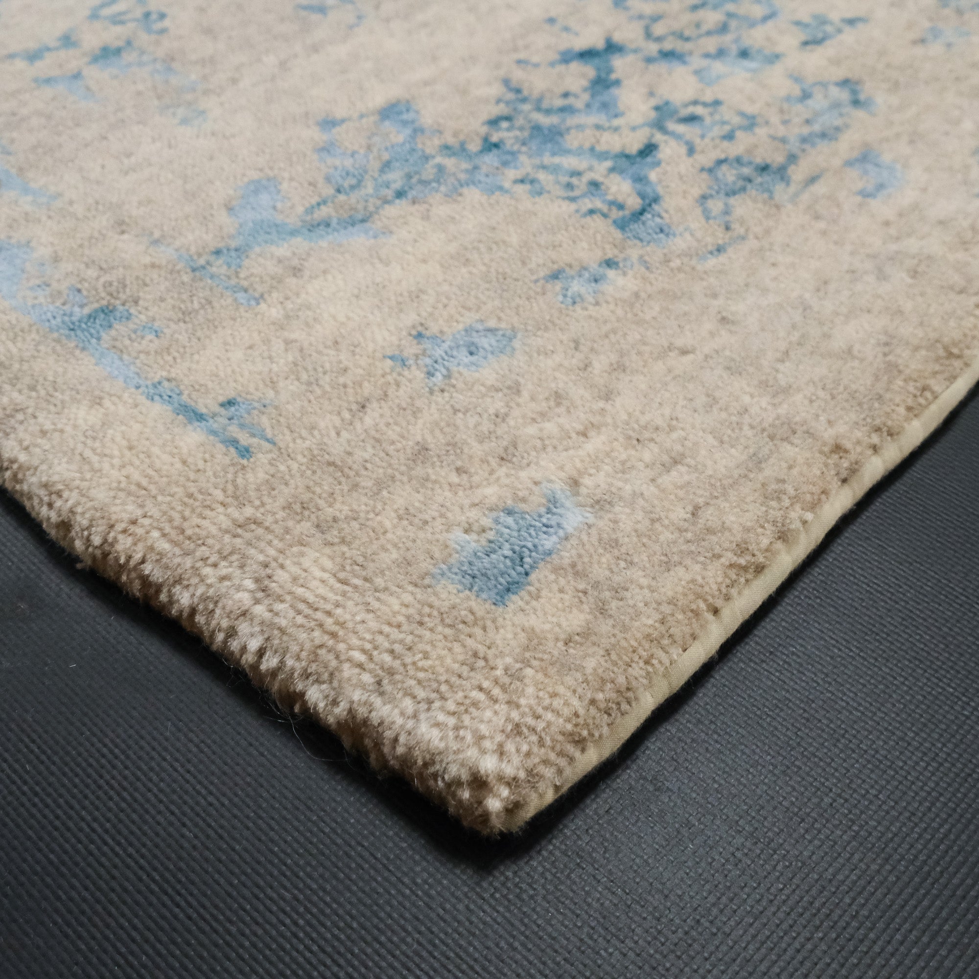 Glaze Series Silk Handwoven Vintage Patterned Blue Rug
