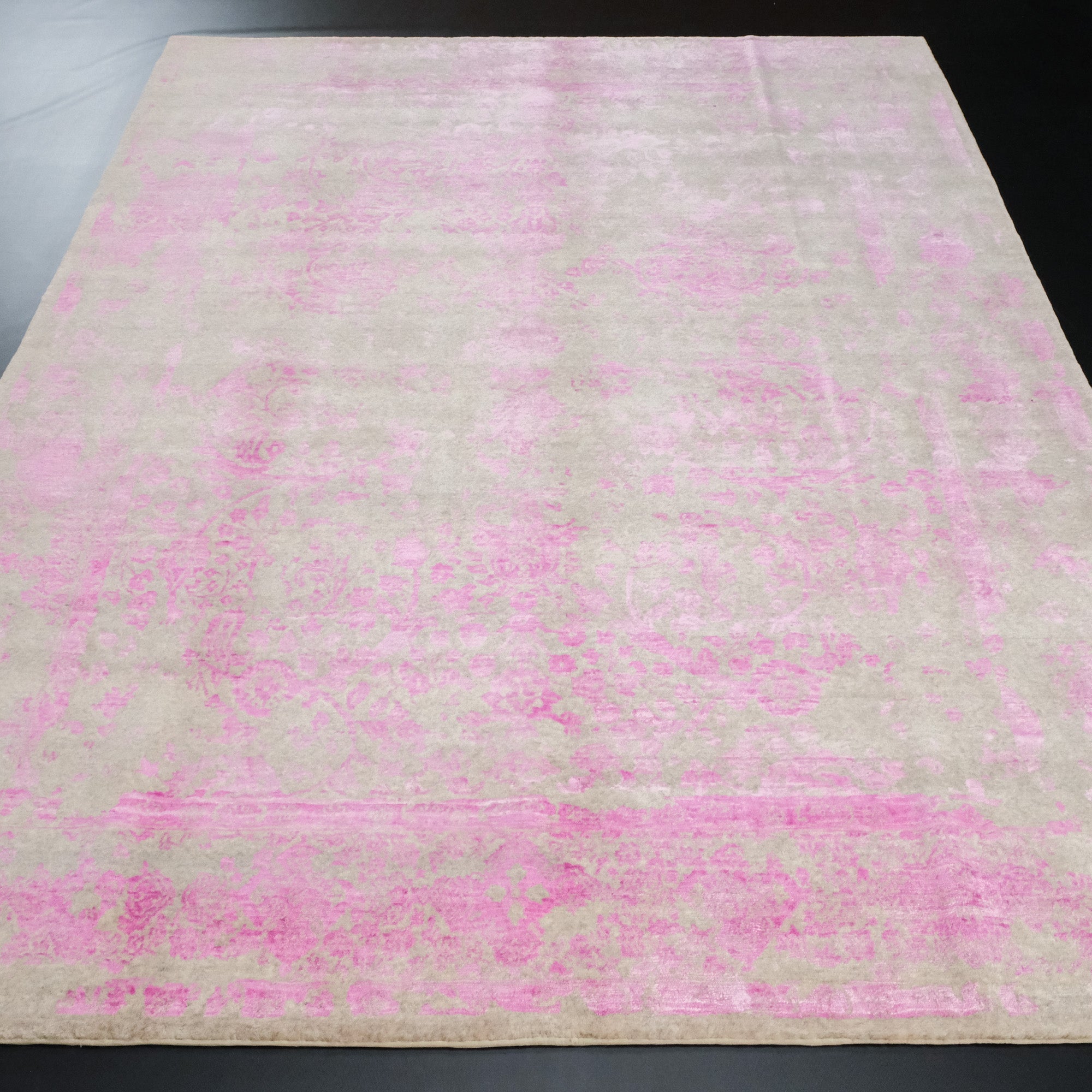 Glaze Serisi İpekli El Dokuma Vintage Desenli Pembe Halı