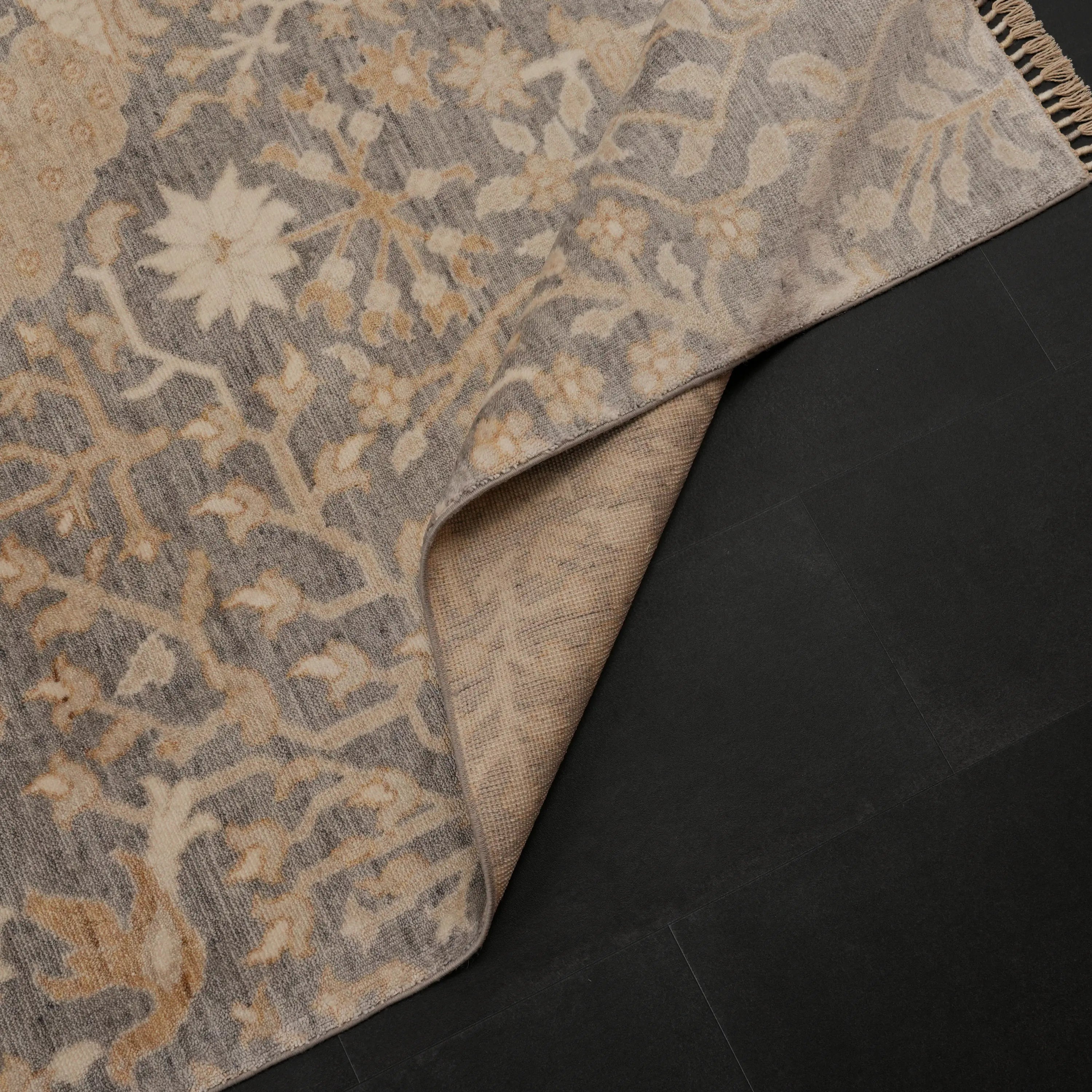 Günyolu Series Floral Patterned Gray Loom-Woven Natural Rug