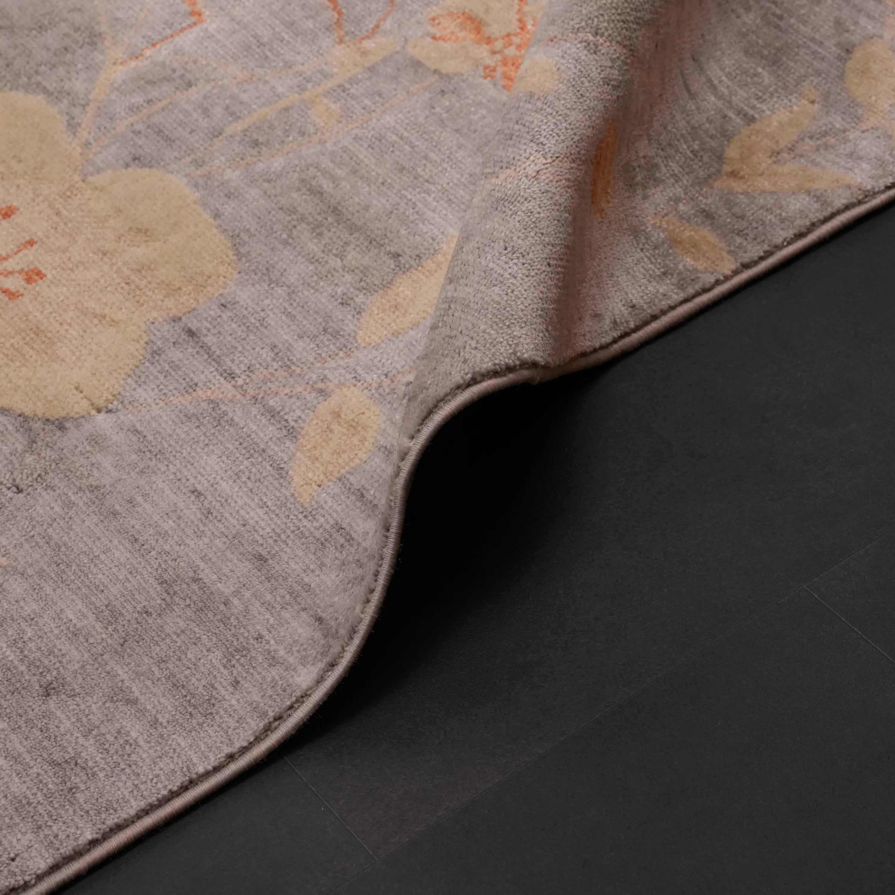 Günyolu Serisi Çiçek Desenli Gri Tezgah Dokuma Doğal Halı