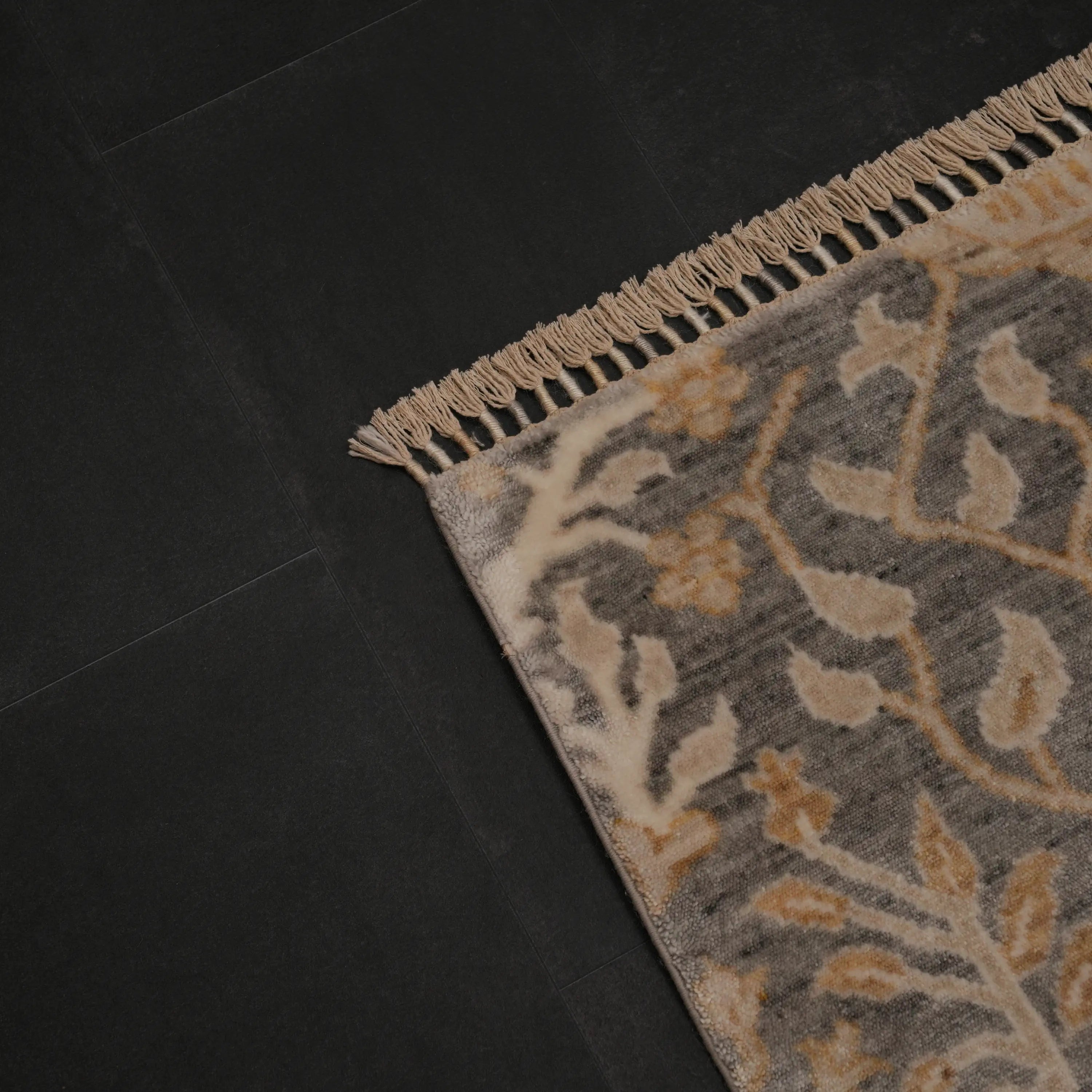 Günyolu Series Floral Patterned Gray Loom-Woven Natural Rug