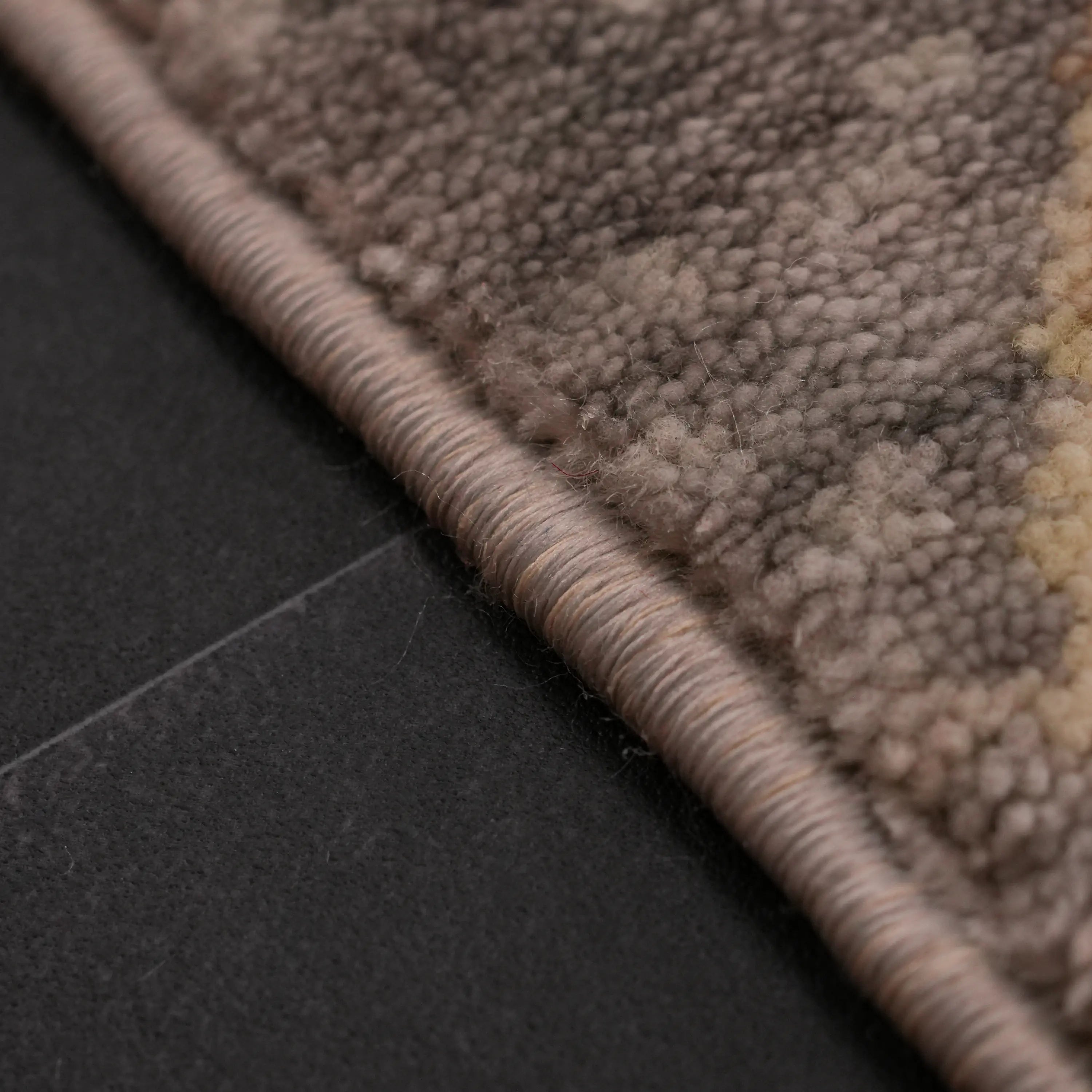 Günyolu Serisi Çiçek Desenli Gri Tezgah Dokuma Doğal Halı