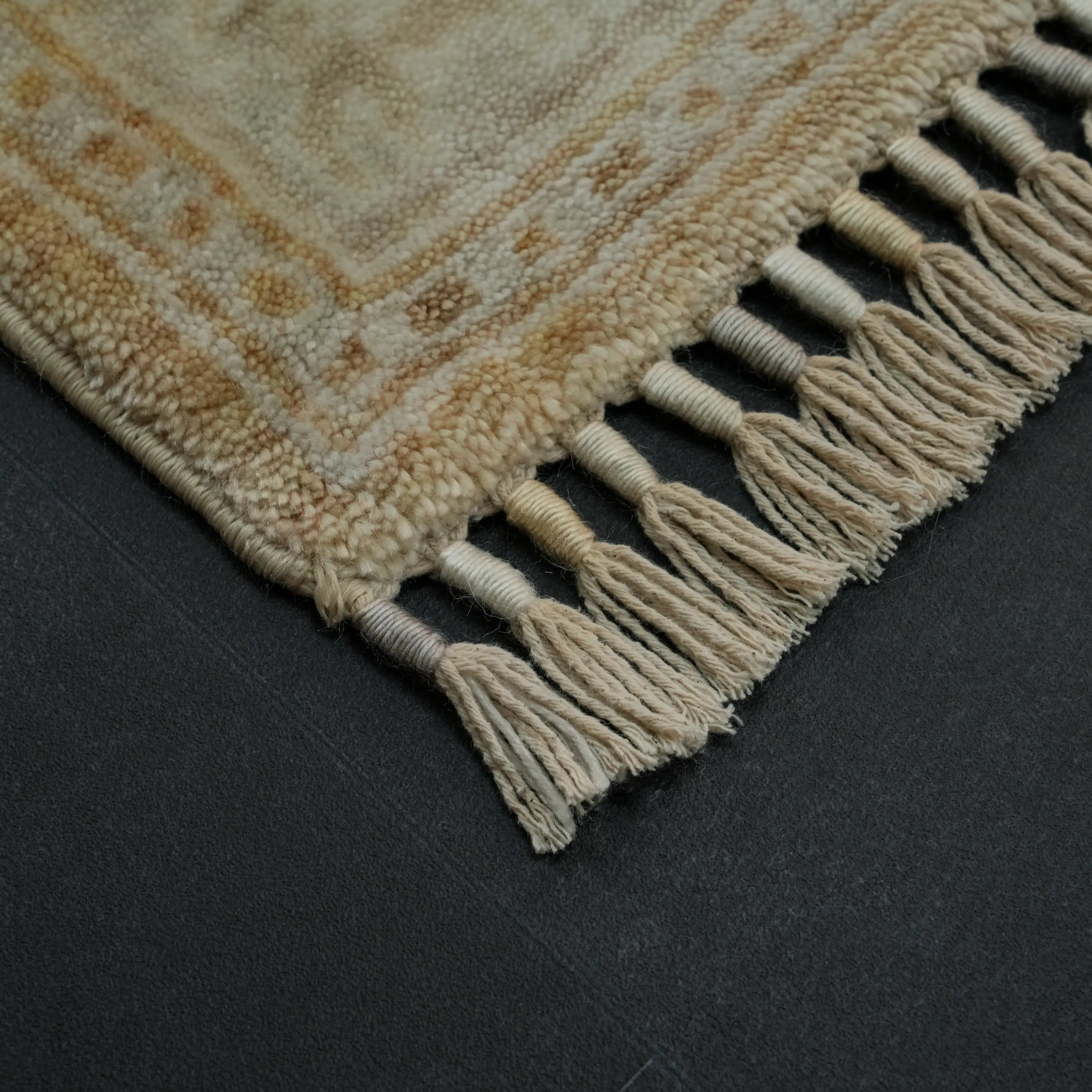 Günyolu Serisi Pazırık Desenli Krem Tencel Tezgah Dokuma Halı