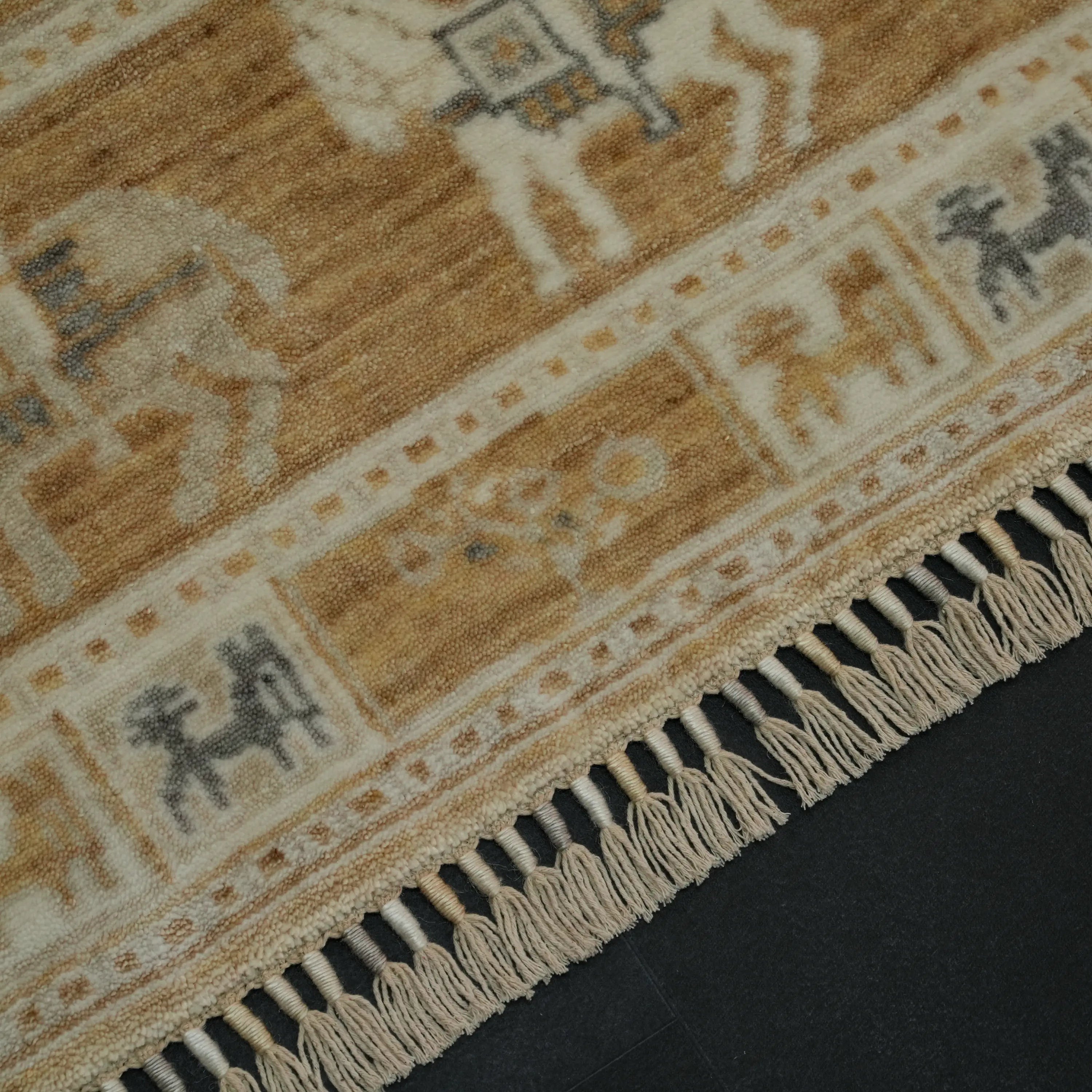 Günyolu Serisi Pazırık Desenli Krem Tencel Tezgah Dokuma Halı