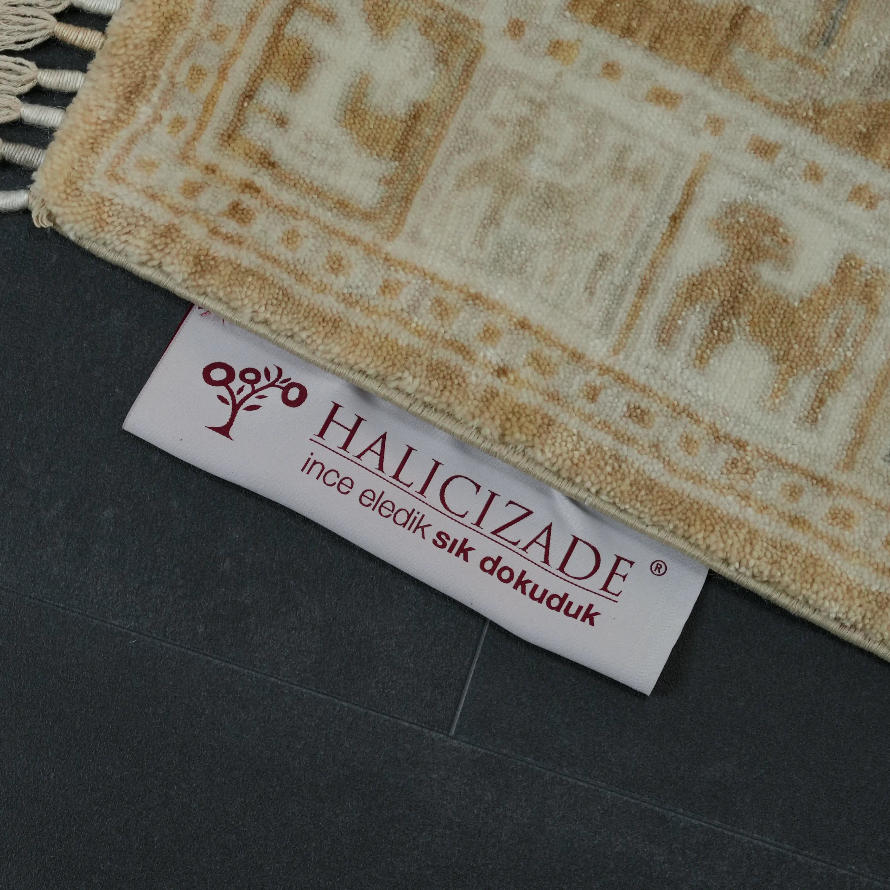 Günyolu Serisi Pazırık Desenli Krem Tencel Tezgah Dokuma Halı