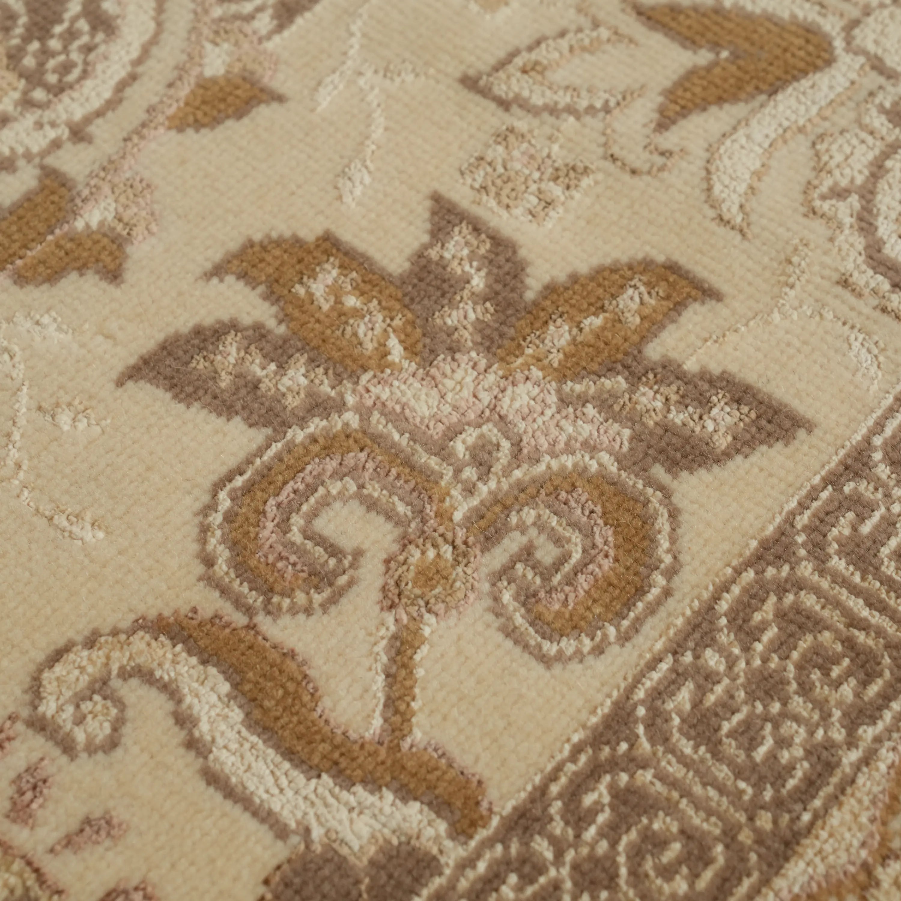 Hanzâde Serisi El Dokuma Çerçeve Desenli Krem İpekli Halı