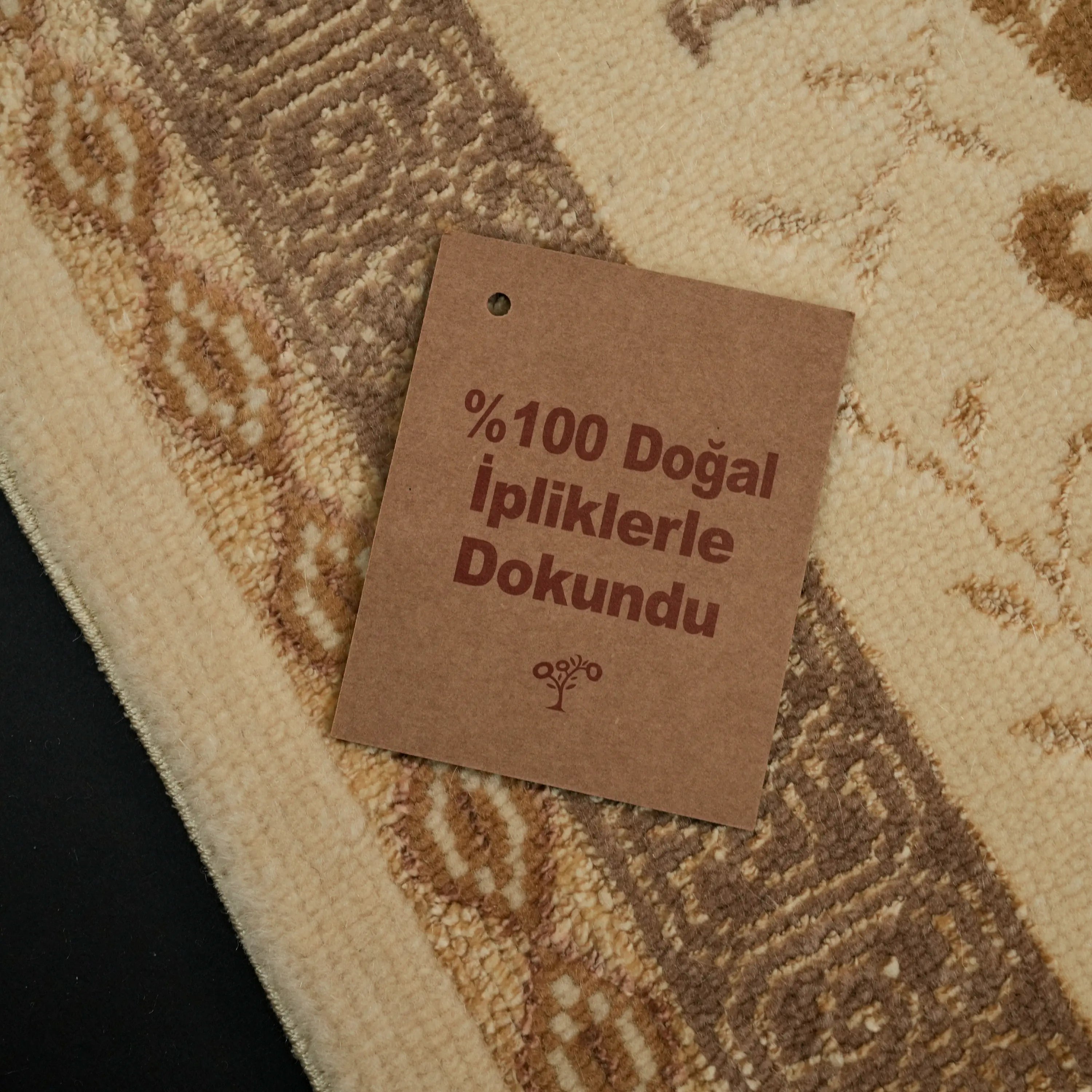 Hanzâde Serisi El Dokuma Çerçeve Desenli Krem İpekli Halı