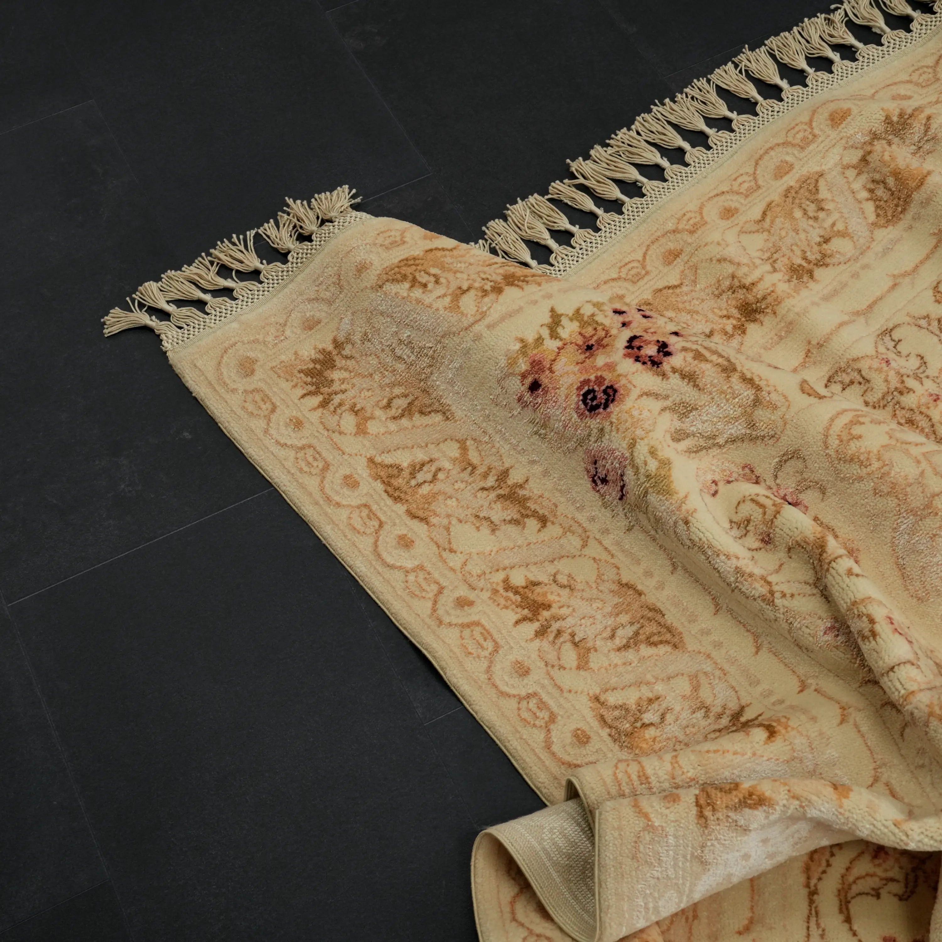 Hanzâde Serisi El Dokuma Çerçeve Desenli Krem Yün Halı