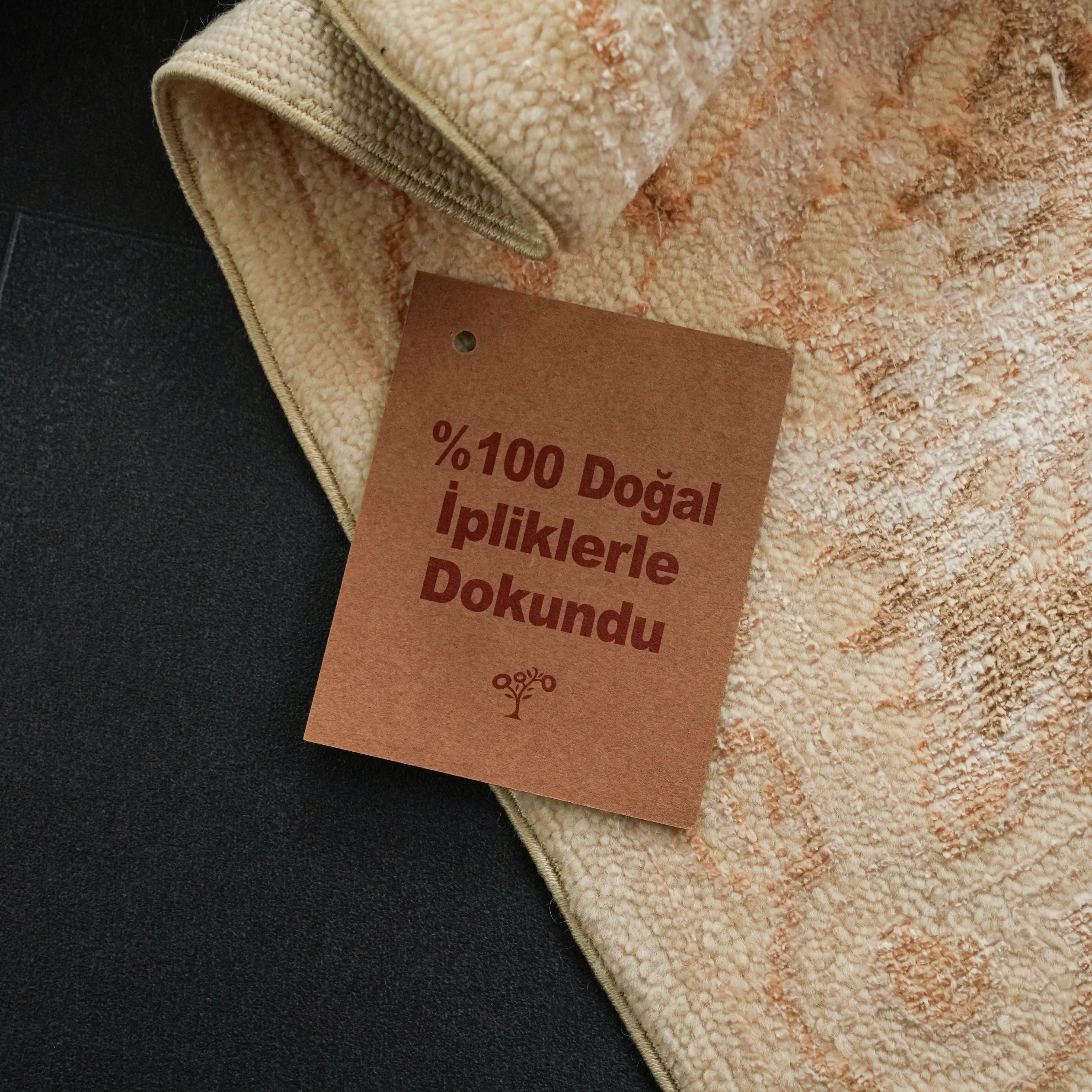 Hanzâde Serisi El Dokuma Çerçeve Desenli Krem Yün Halı