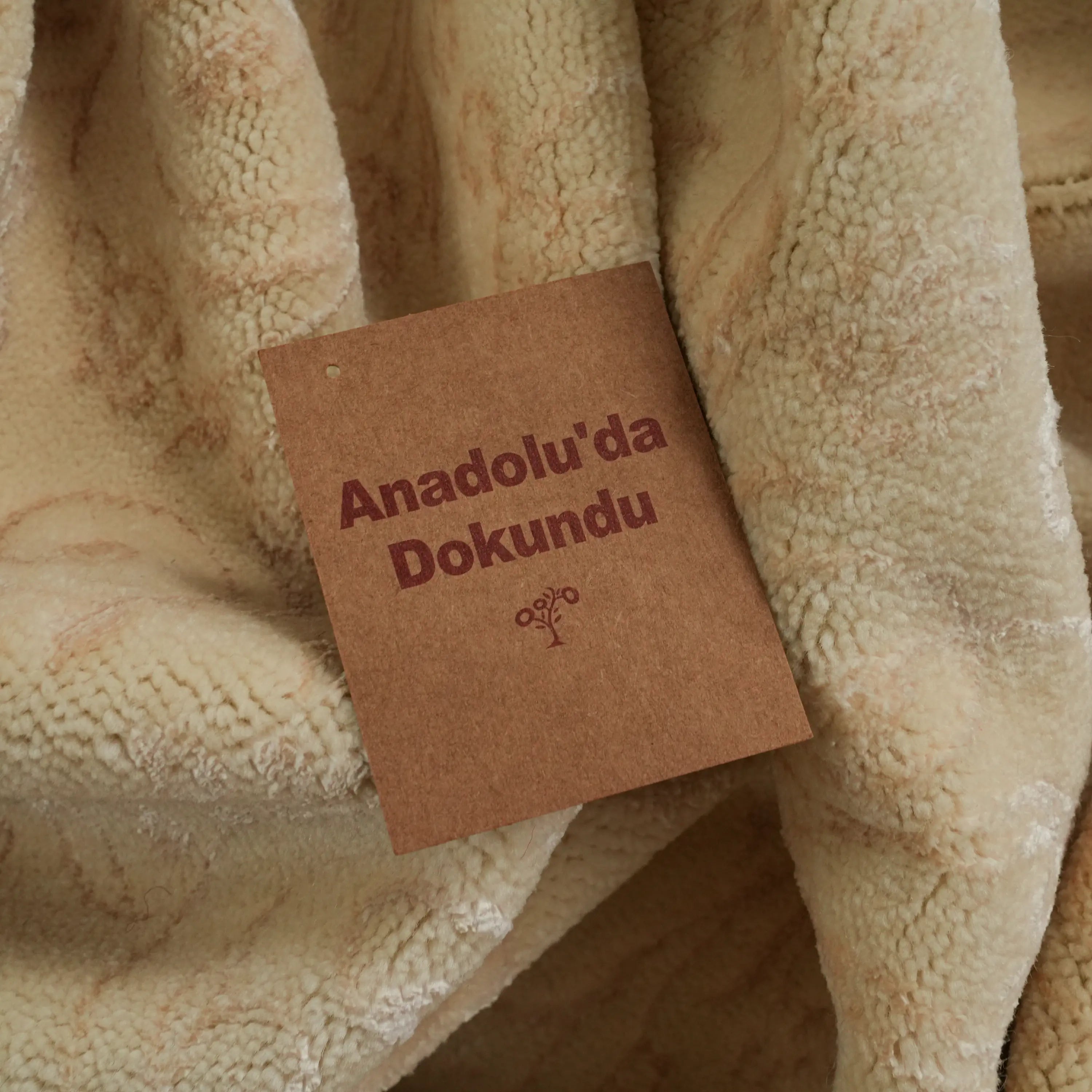 Hanzâde Serisi El Dokuma Çerçeve Desenli Krem Yün Halı