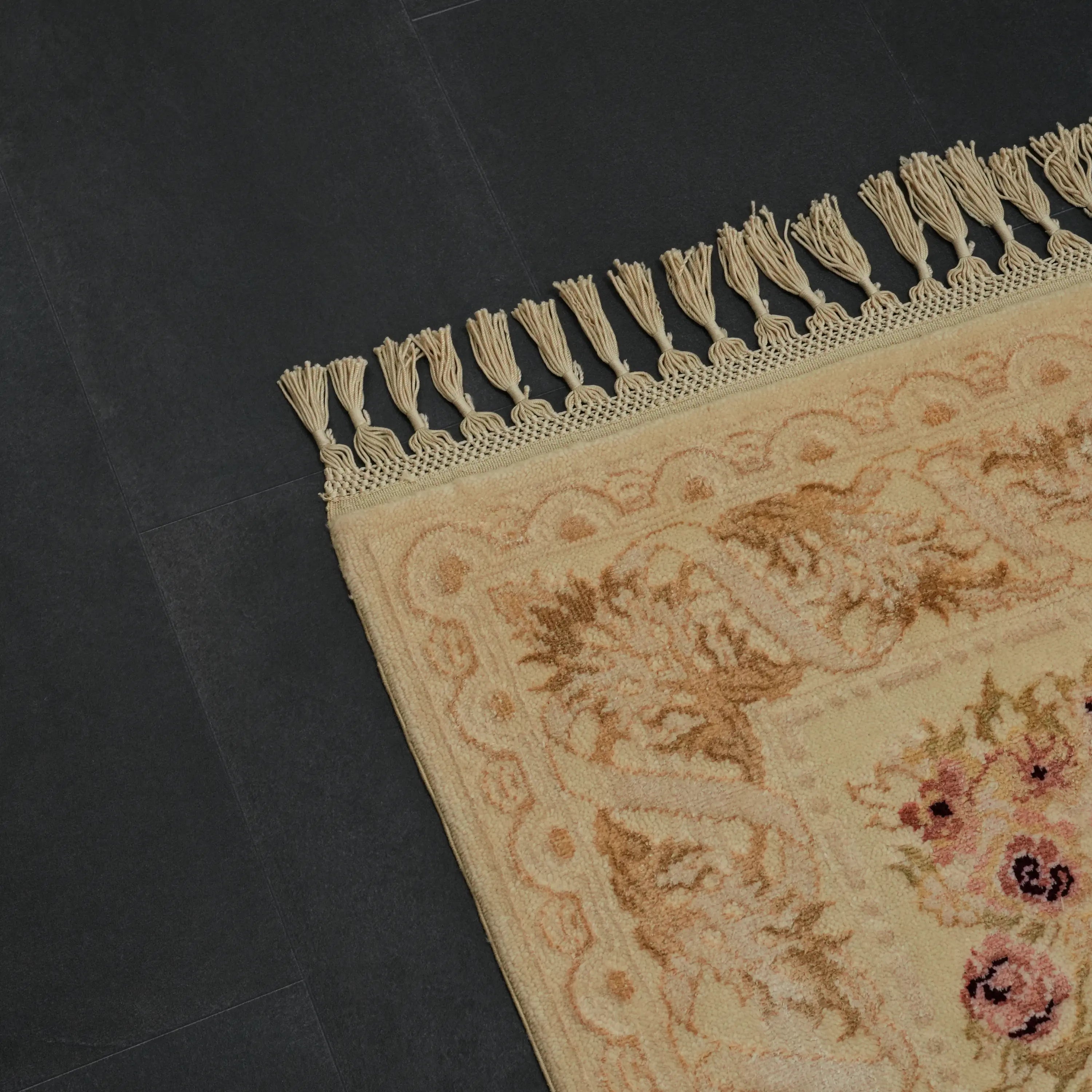 Hanzâde Serisi El Dokuma Çerçeve Desenli Krem Yün Halı