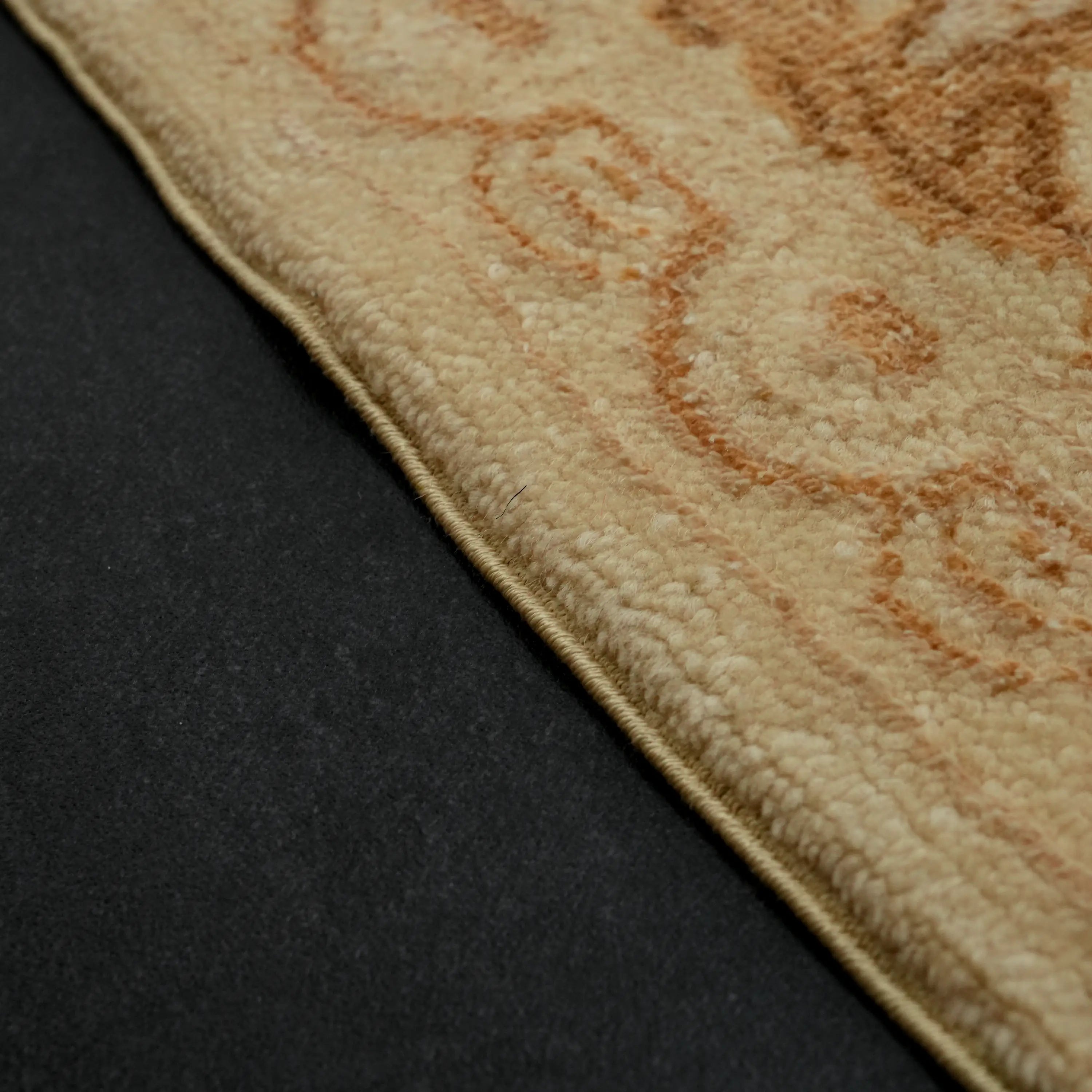 Hanzâde Serisi El Dokuma Çerçeve Desenli Krem Yün Halı