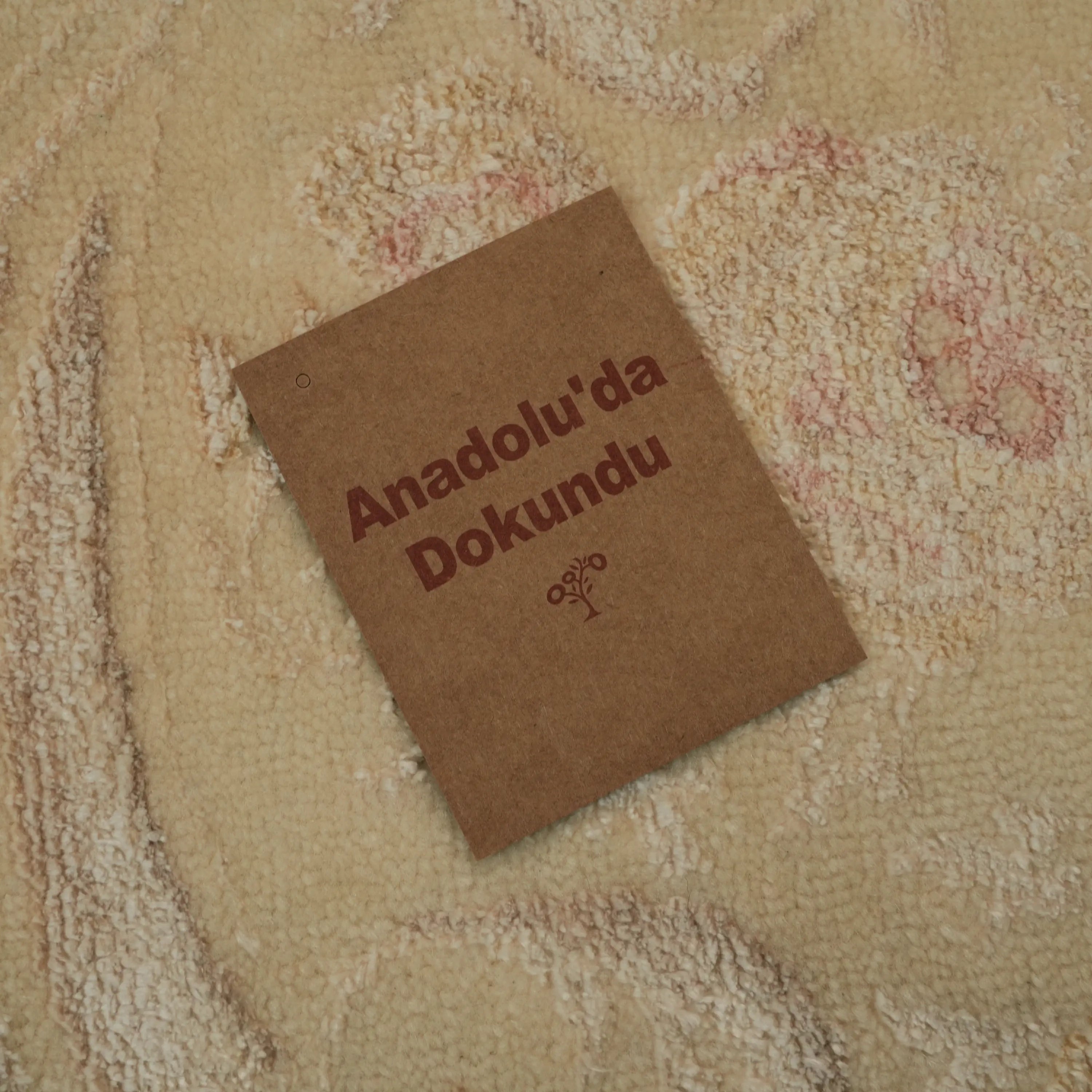 Hanzâde Serisi El Dokuma Çiçek Desenli Krem İpekli Halı