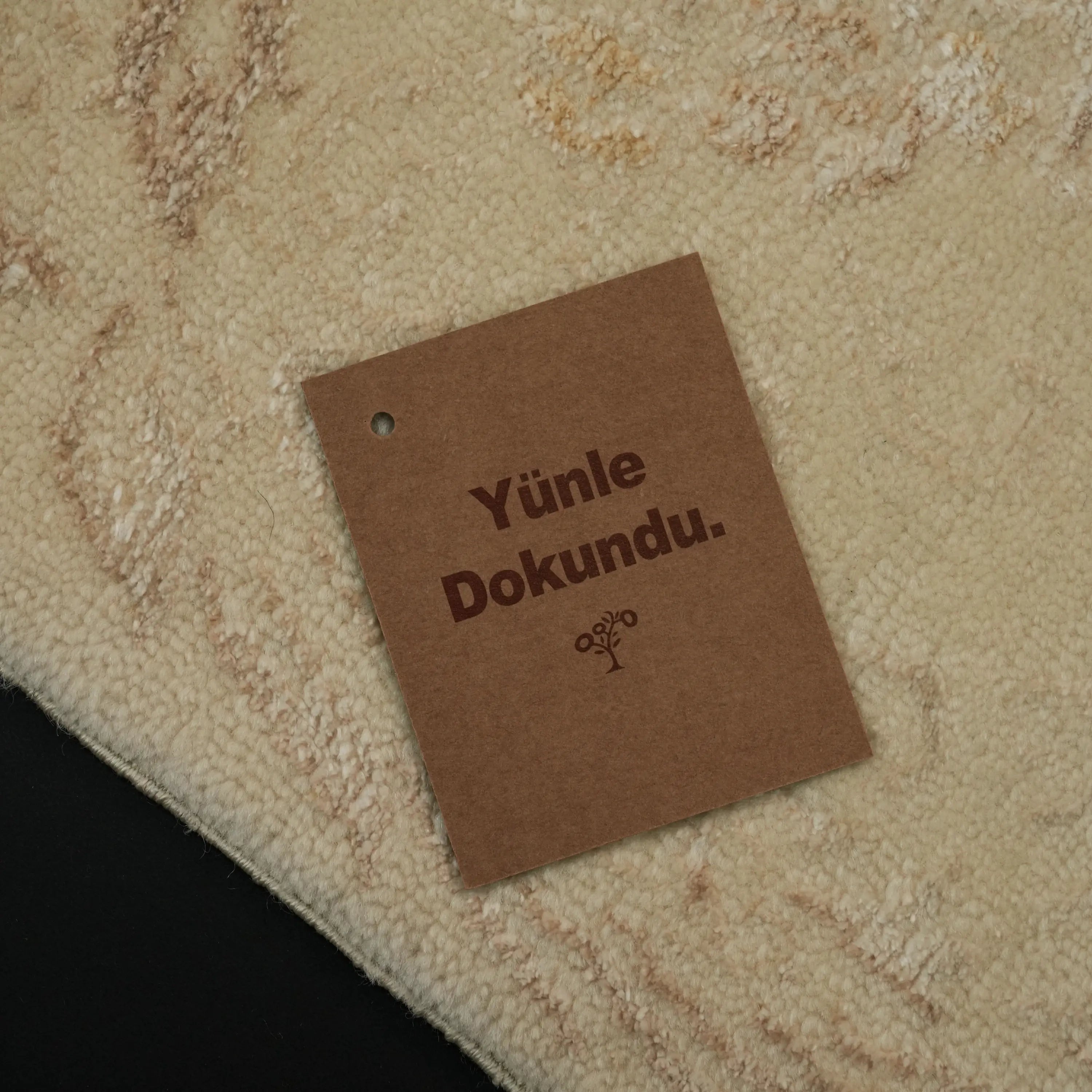 Hanzâde Series Handwoven Floral Pattern Cream Silk Rug