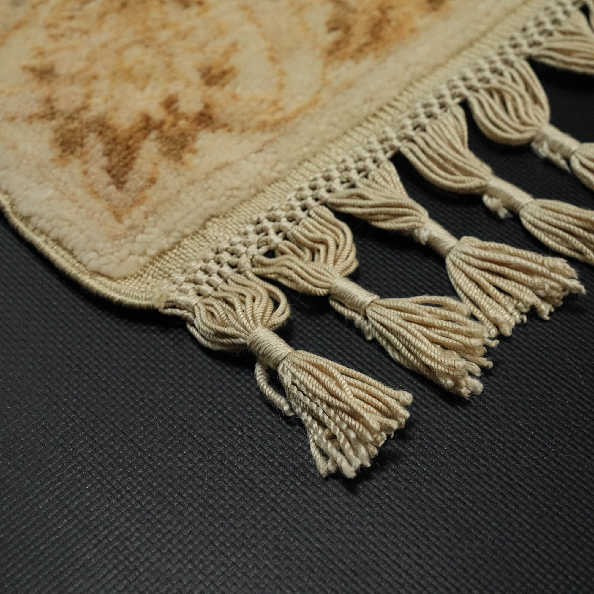 Hanzâde Serisi El Dokuma Çiçek Desenli Krem İpekli Halı